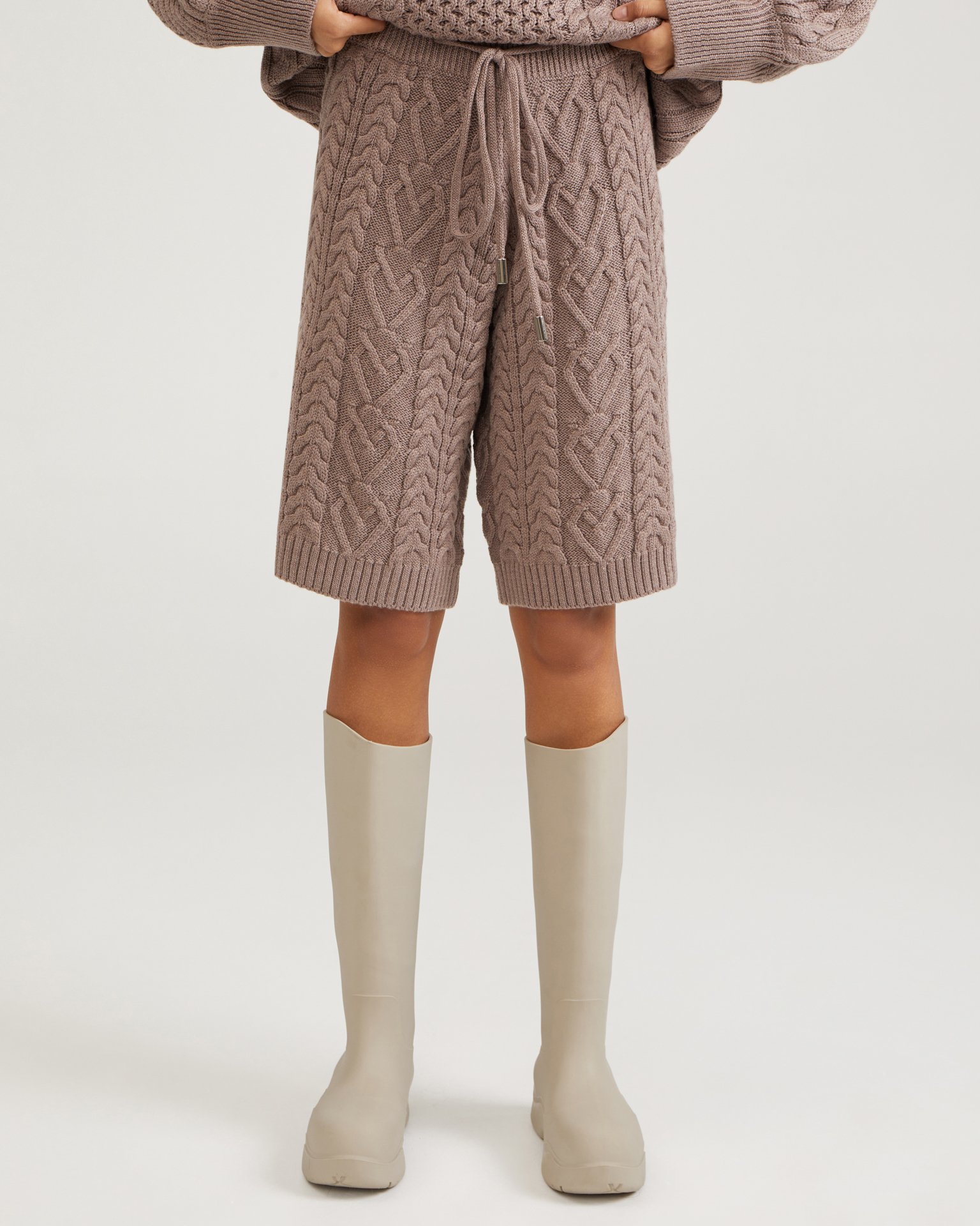 Вязаные шорты-бермуды 4