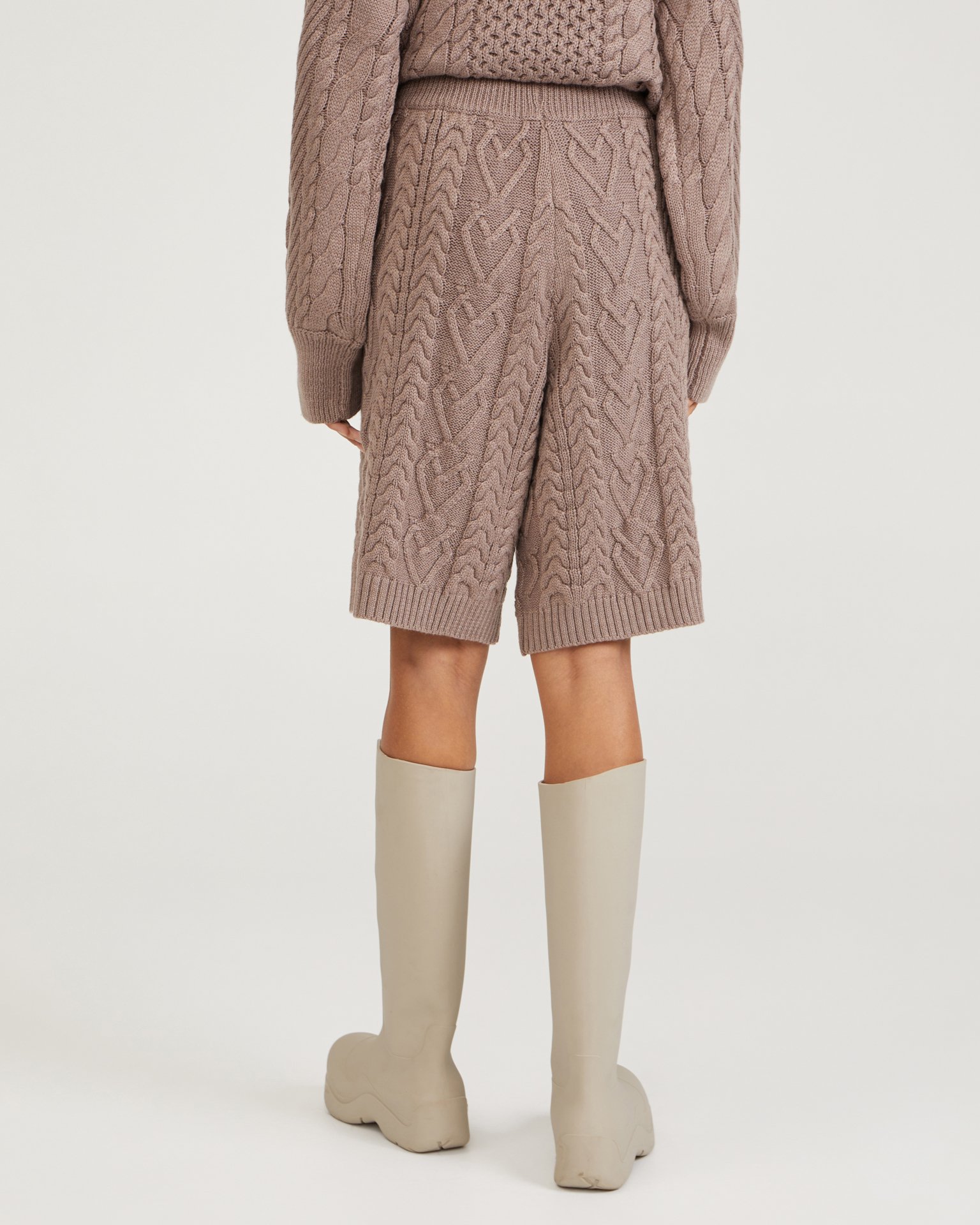 Вязаные шорты-бермуды 3