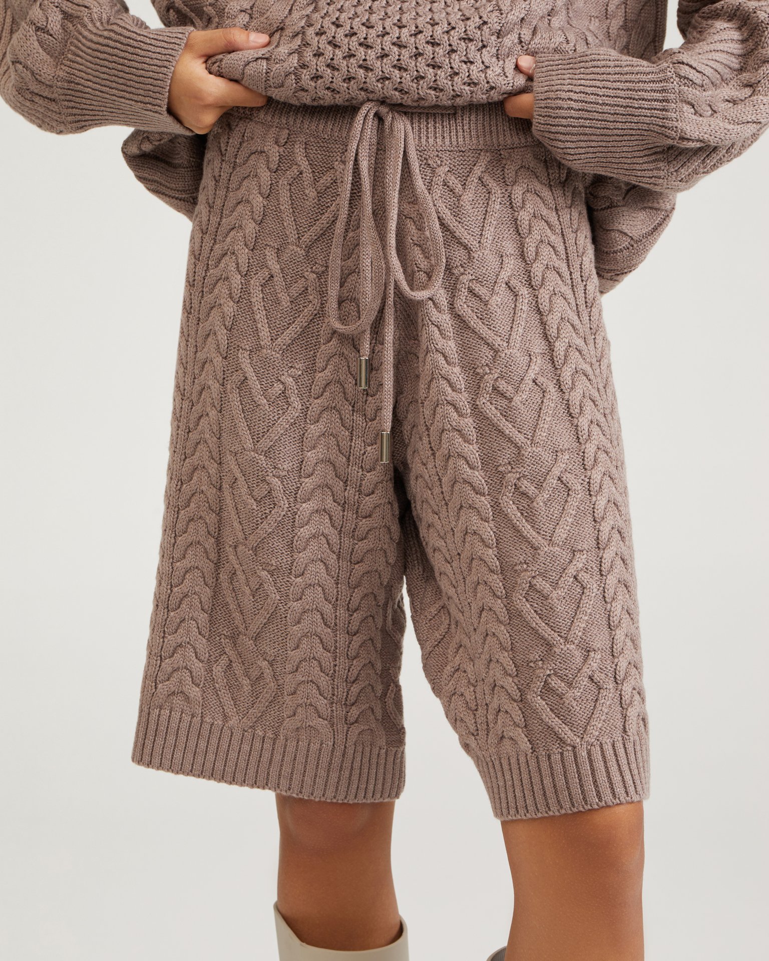 Вязаные шорты-бермуды 5