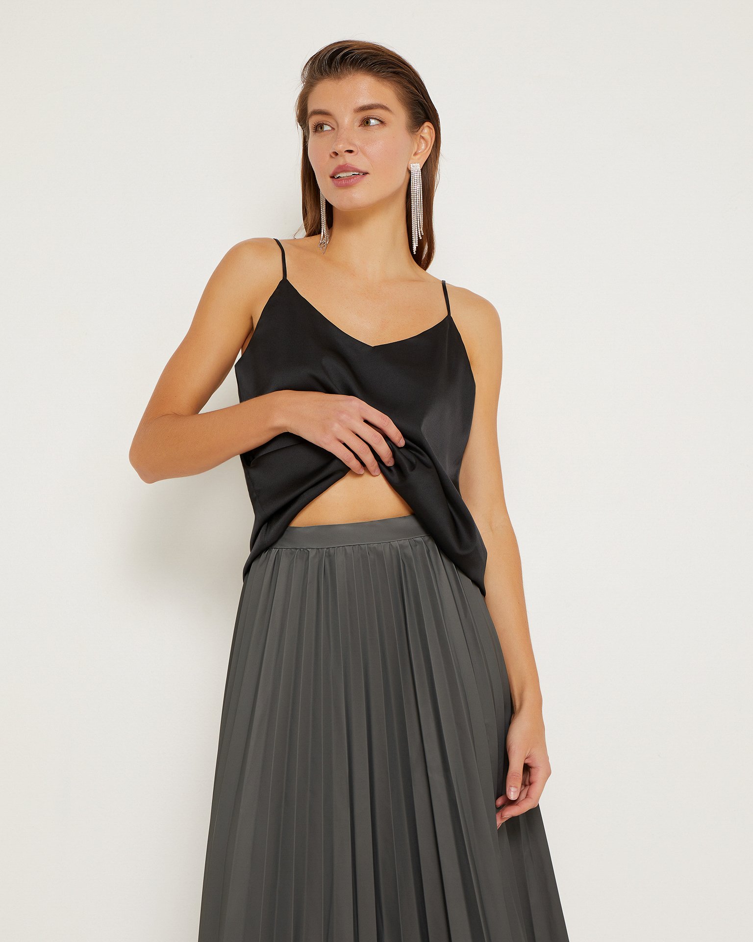 Длинная юбка-плиссе в графитовом цвете 2