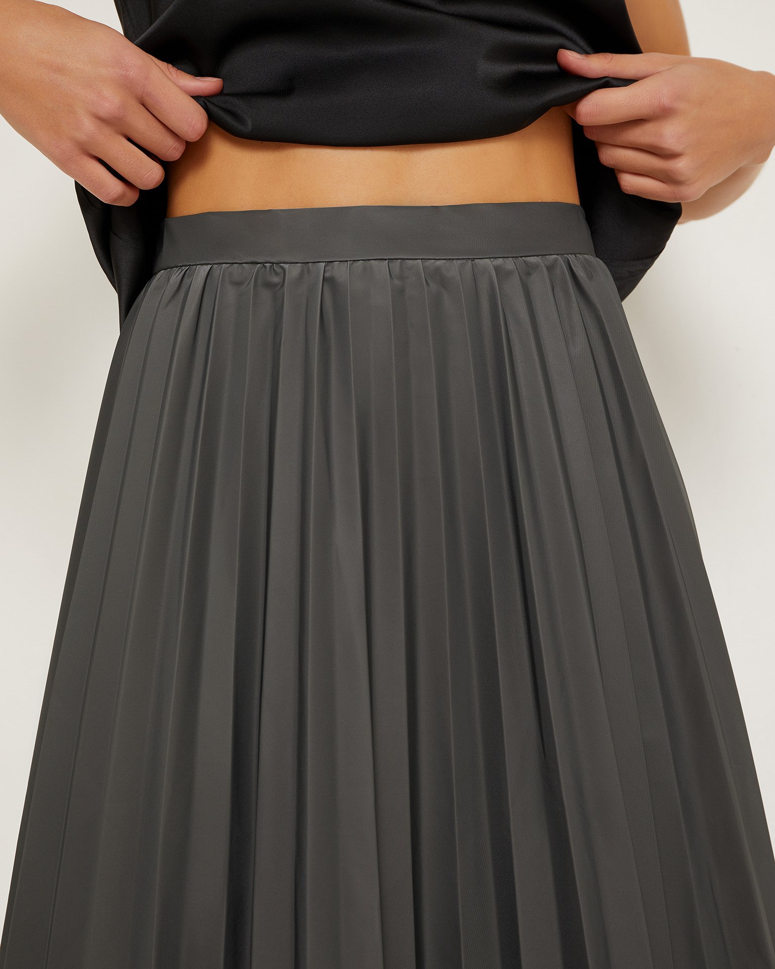 Длинная юбка-плиссе в графитовом цвете 6