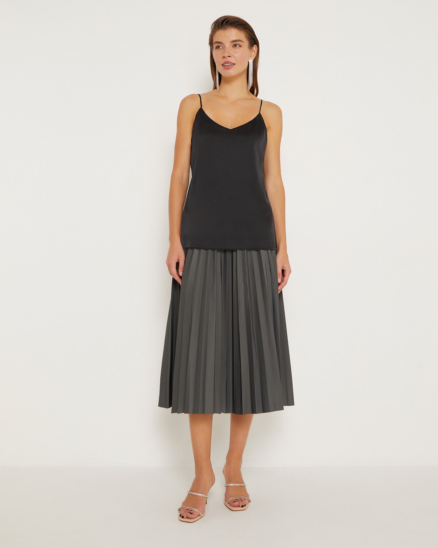 Длинная юбка-плиссе в графитовом цвете 3