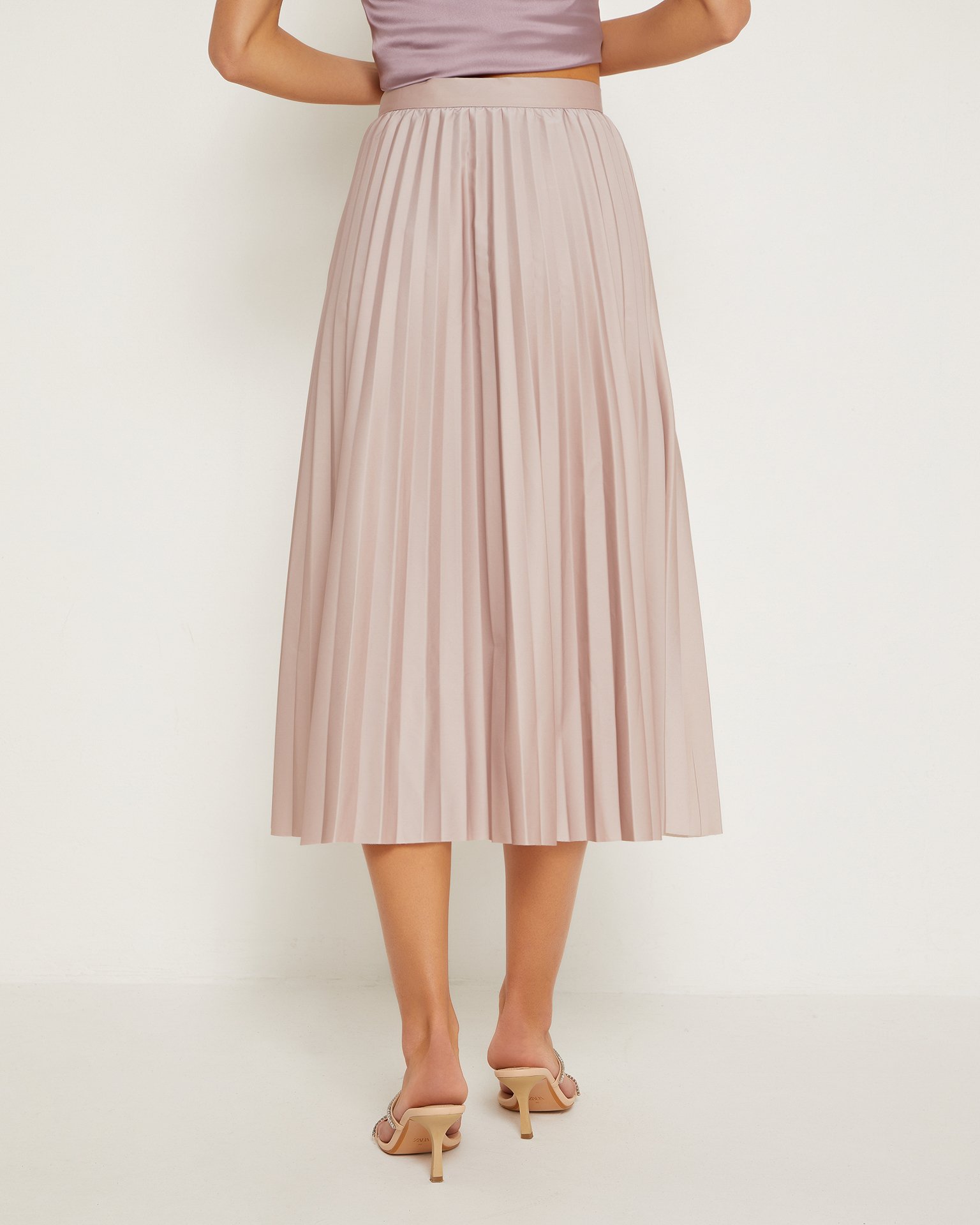 Длинная юбка-плиссе в бежевом цвете 4