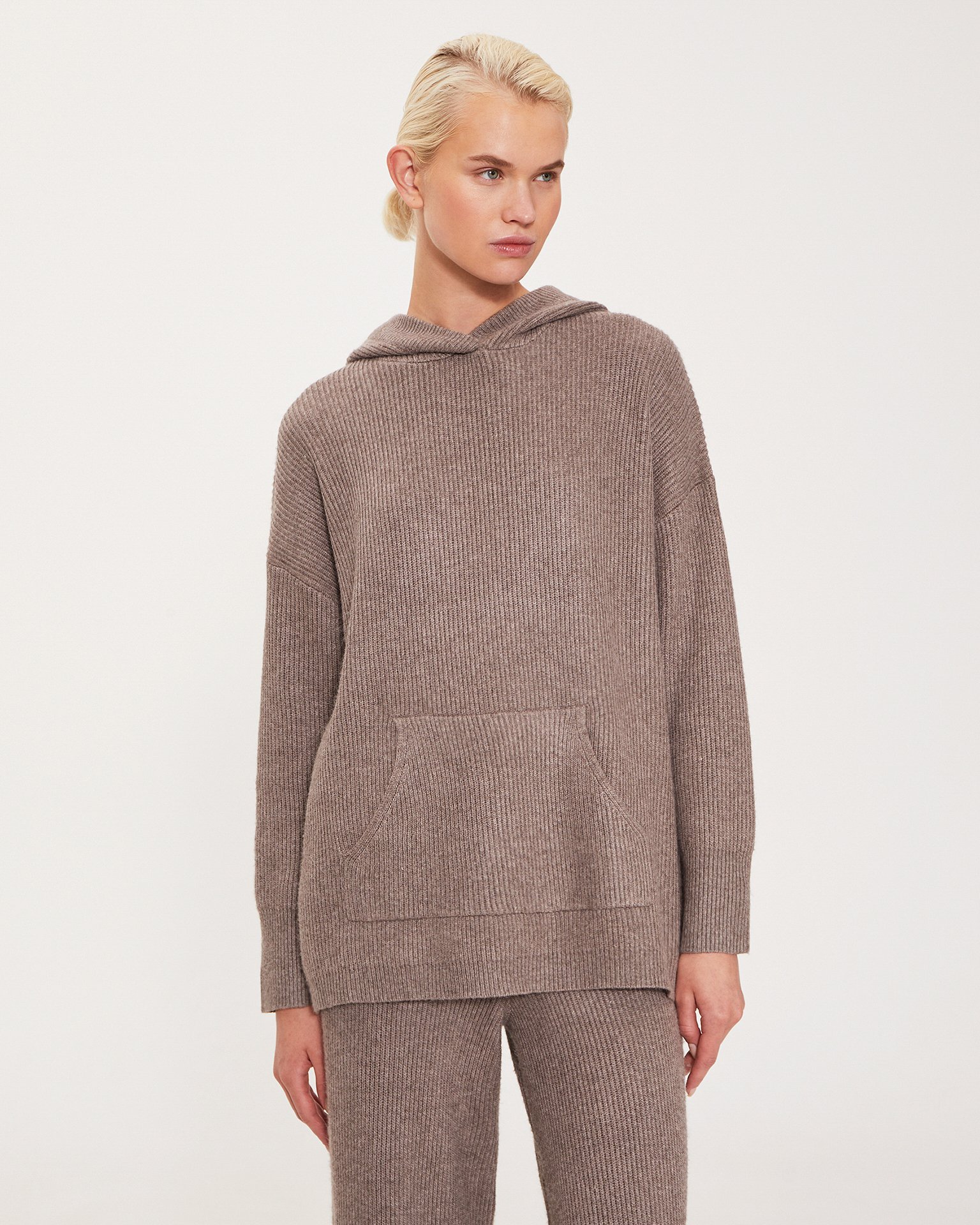 Брючный комплект с капюшоном 4