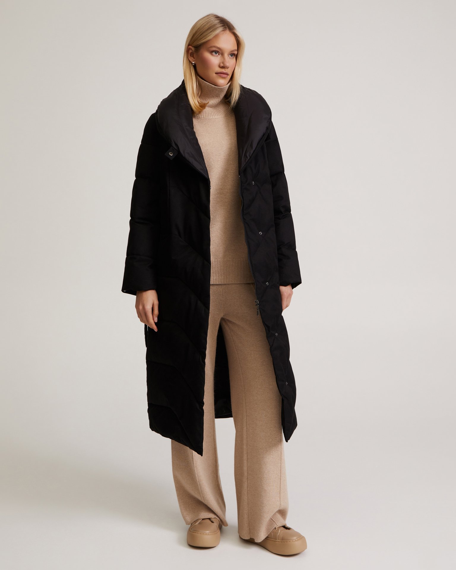 Пуховик с поясом в черном цвете 1