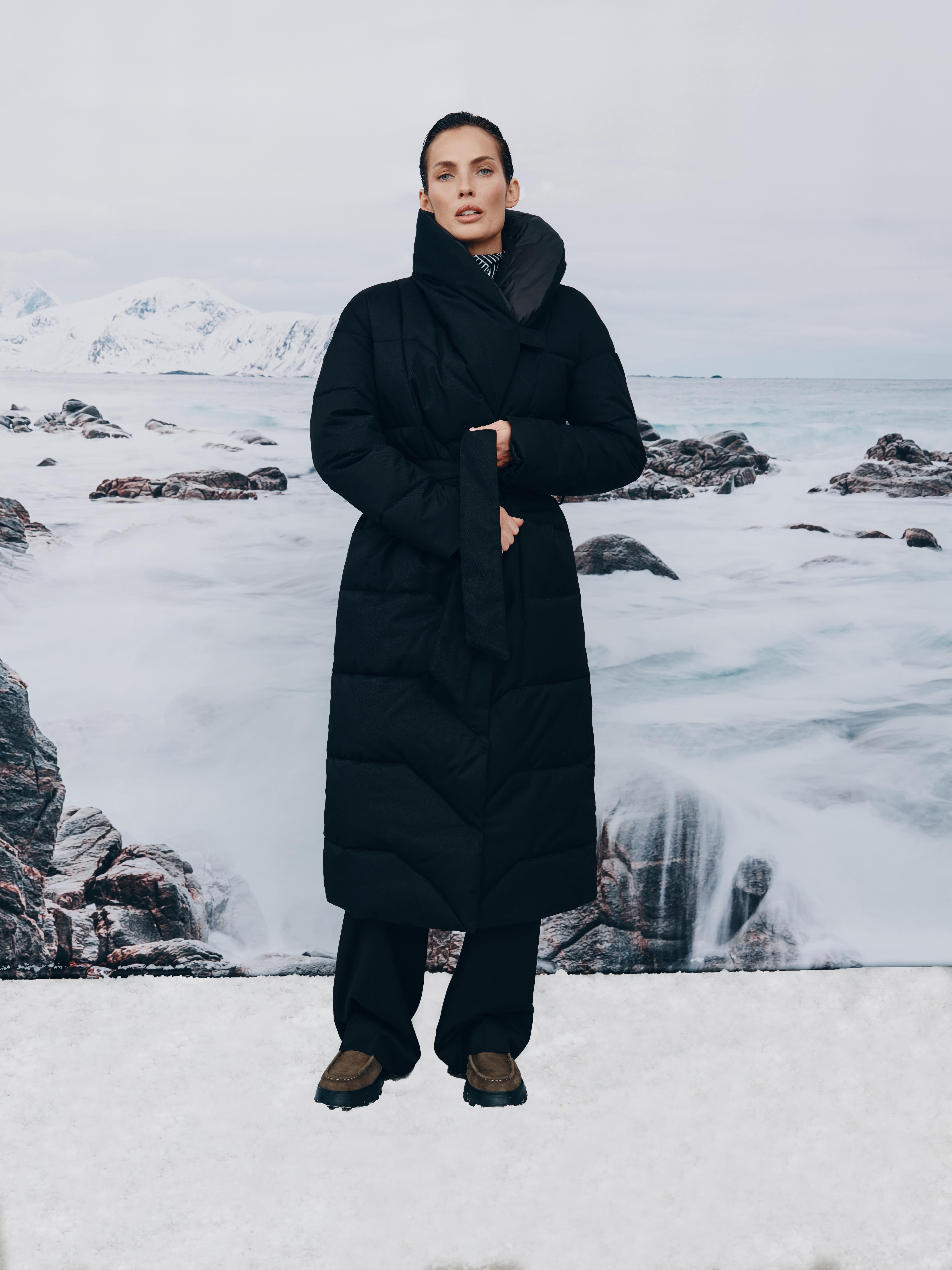 Пуховик с поясом в черном цвете 18