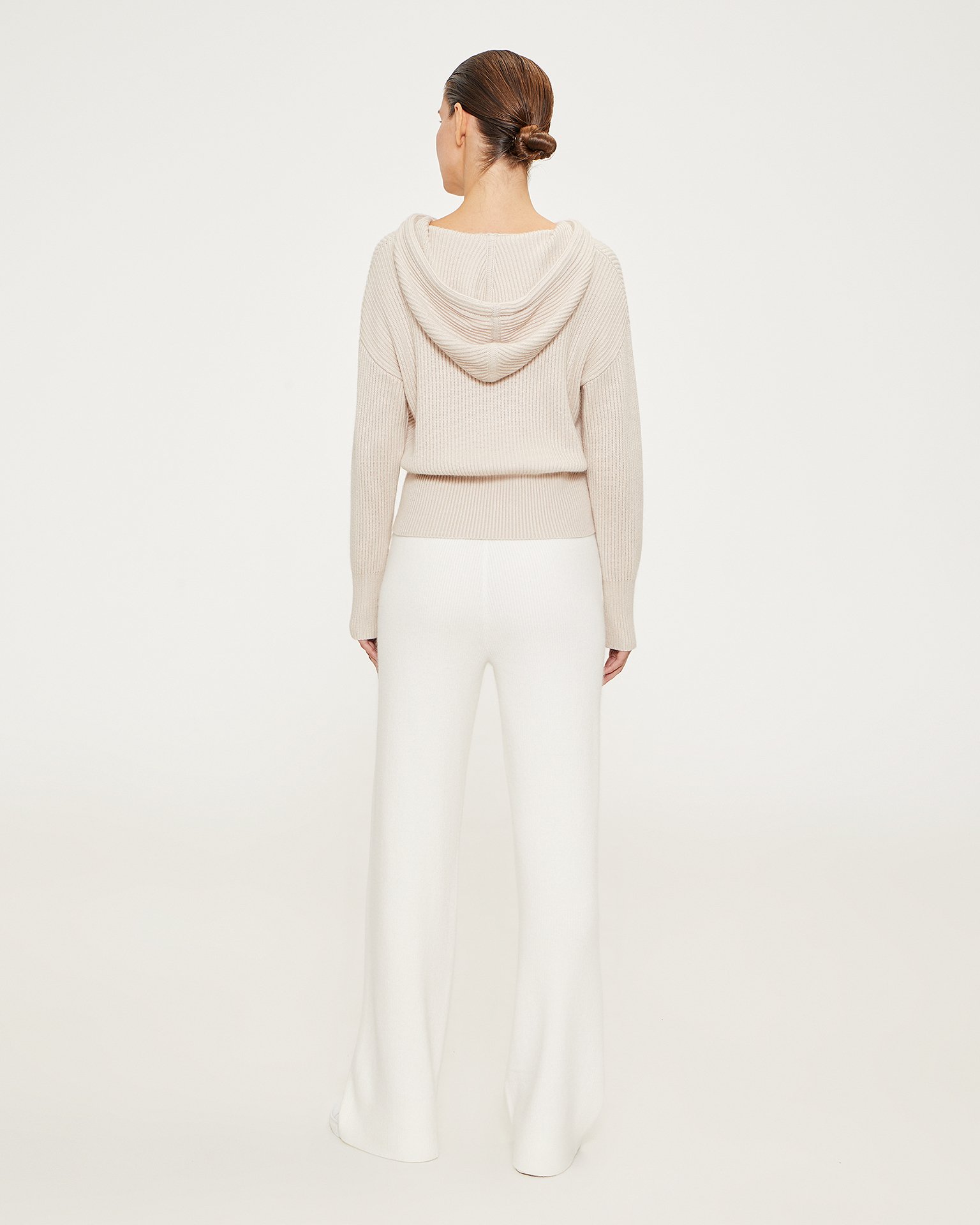 Белые трикотажные брюки 3