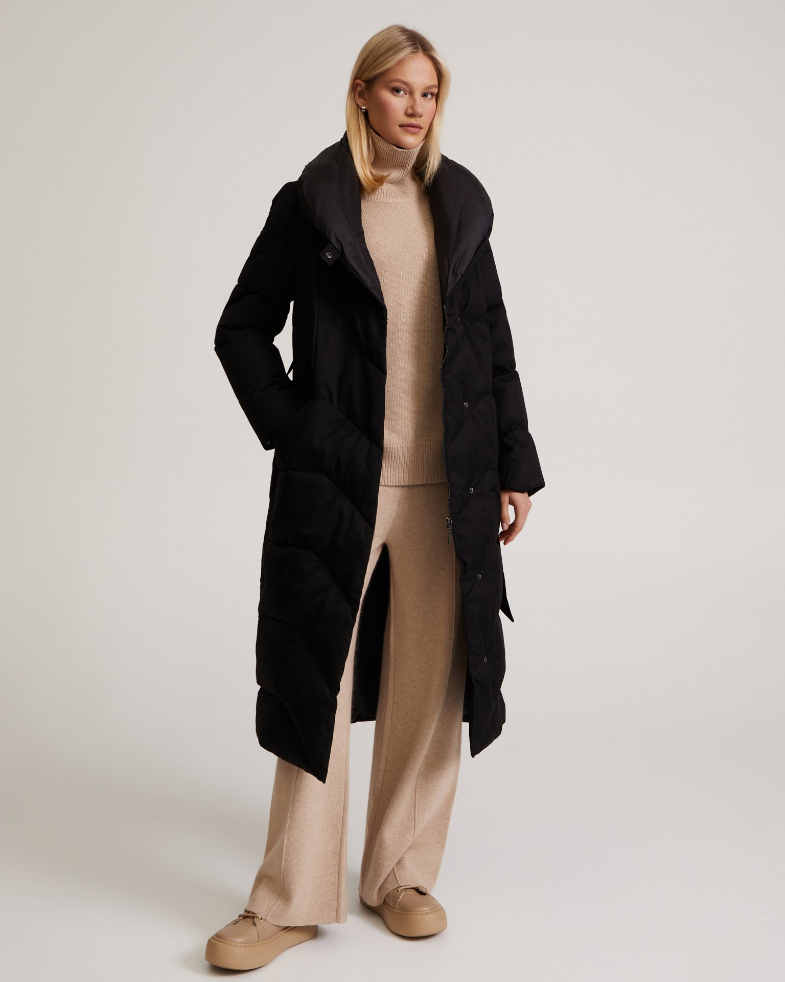 Пуховик с поясом в черном цвете 7