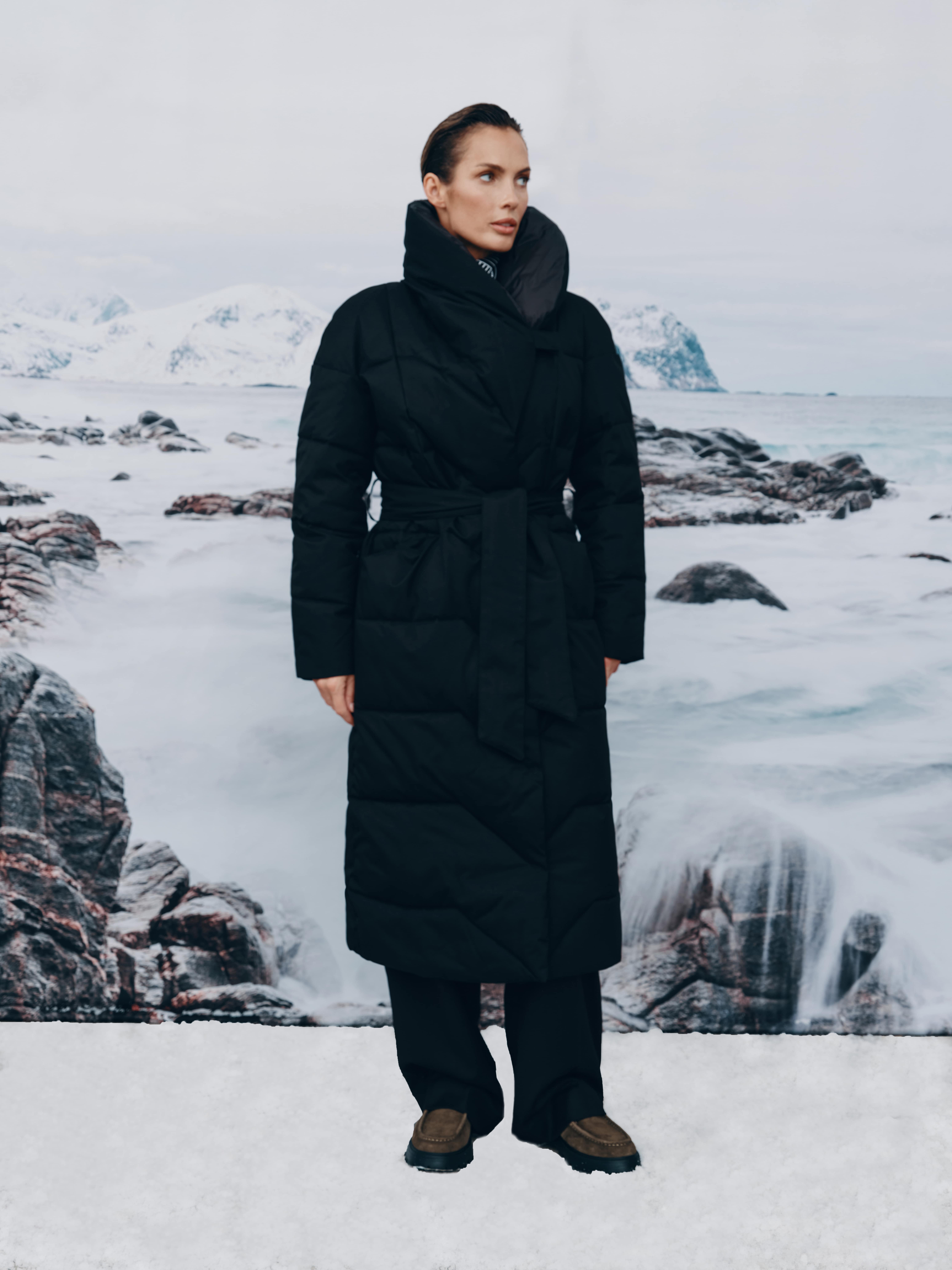 Пуховик с поясом в черном цвете 17