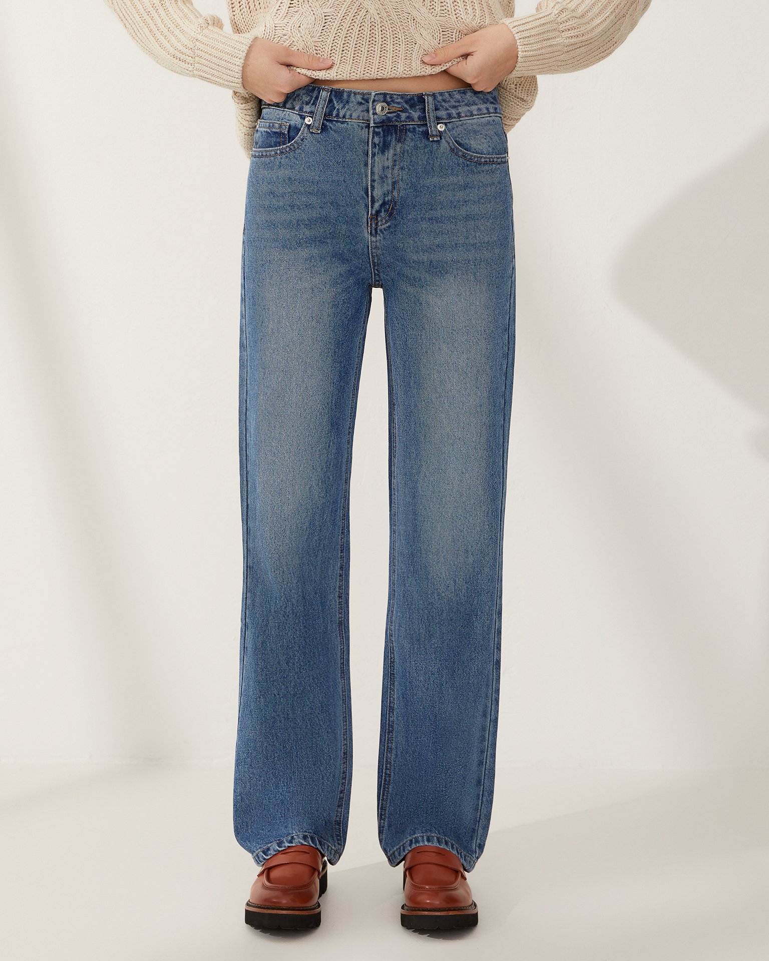 Джинсы с потертостями в голубом цвете 4