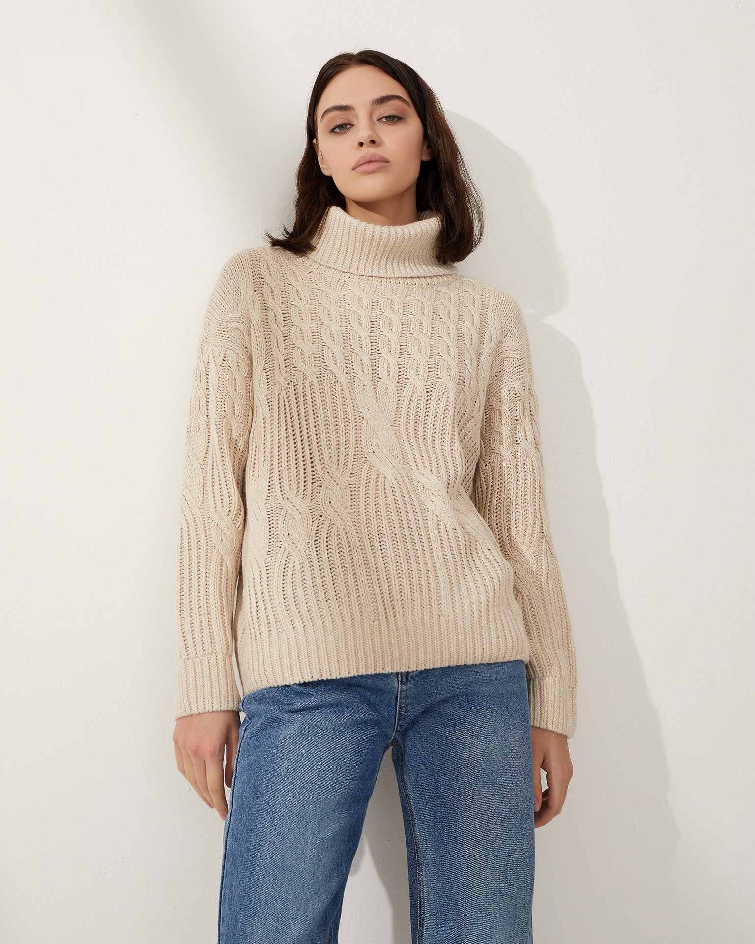 Джинсы с потертостями в голубом цвете 6