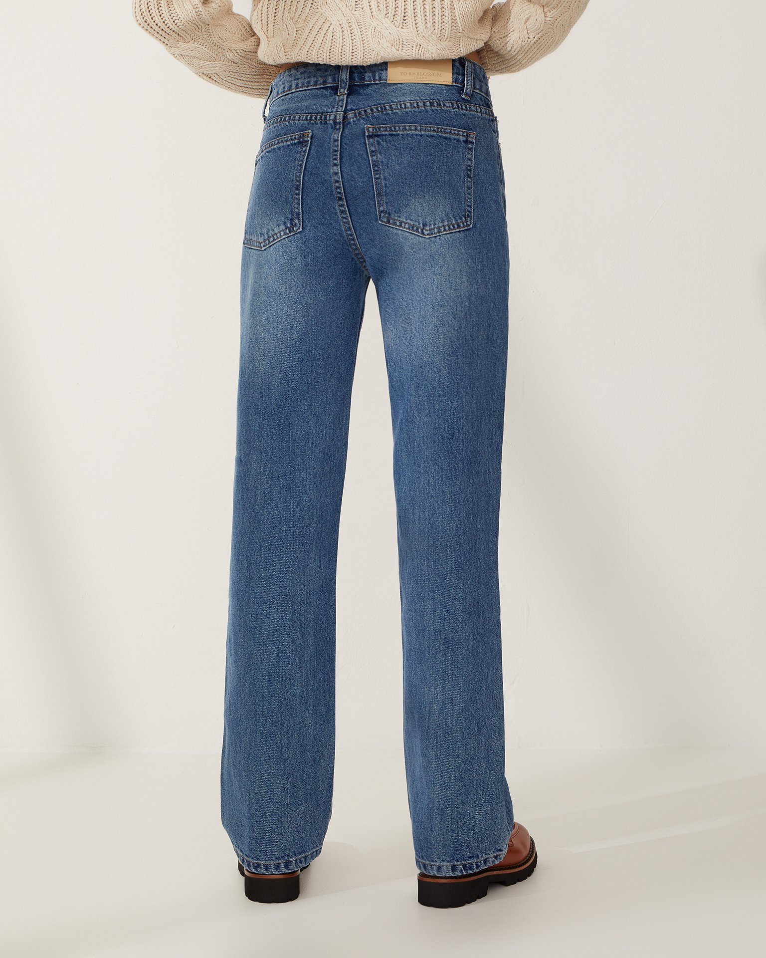 Джинсы с потертостями в голубом цвете 5