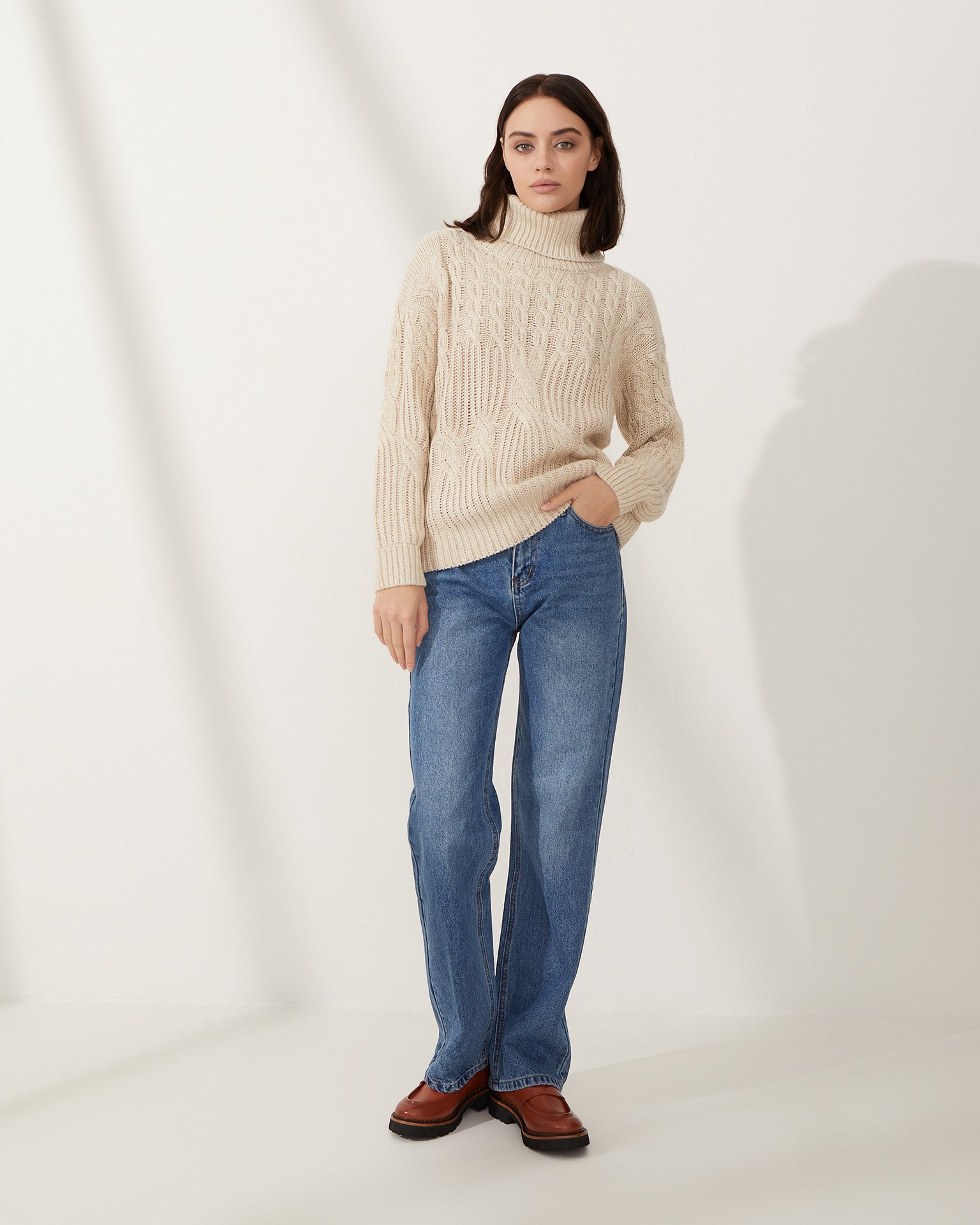 Джинсы с потертостями в голубом цвете 3