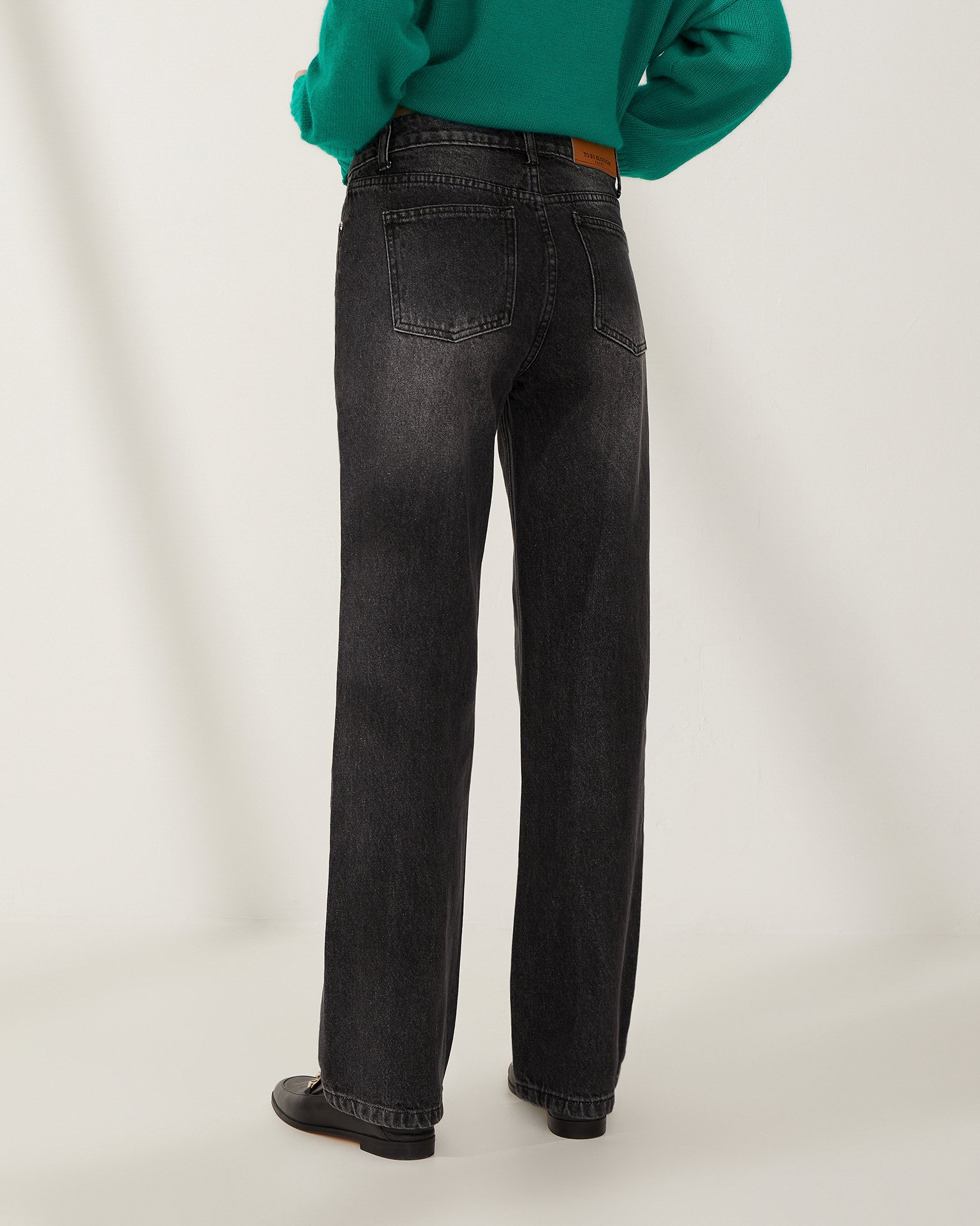 Джинсы с потертостями в сером цвете 4