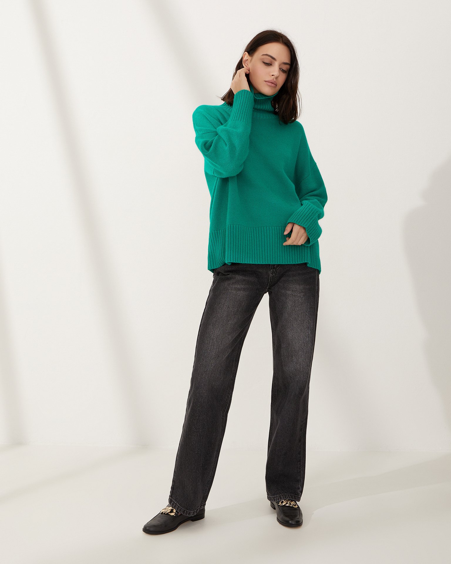 Джинсы с потертостями в сером цвете 3