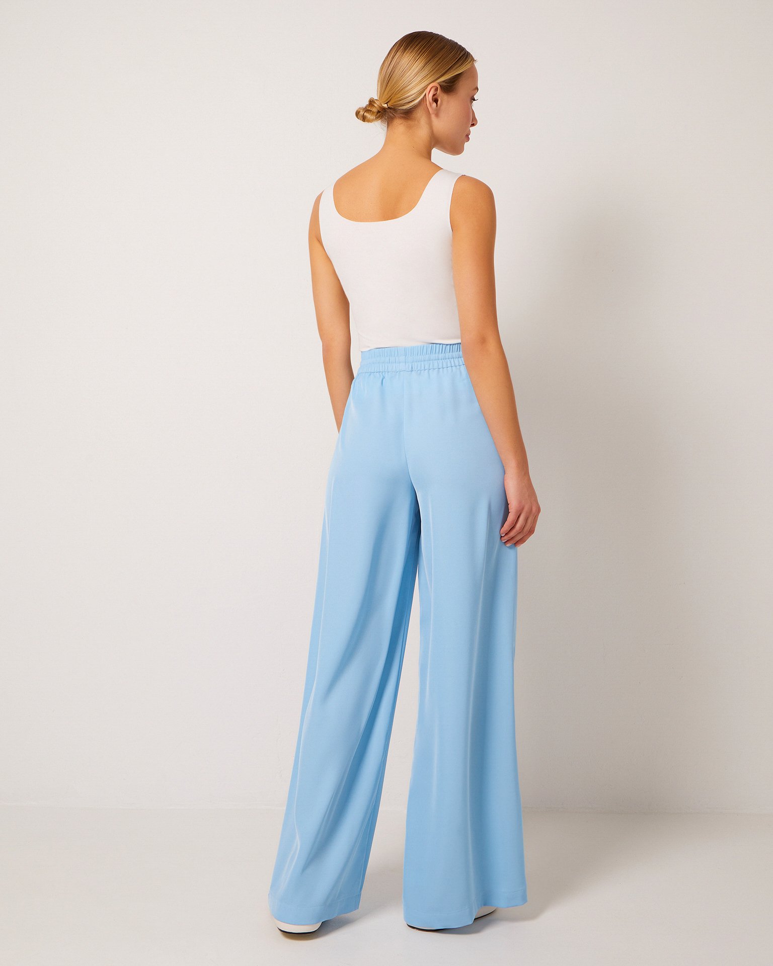 Elasticated waist wide-leg trousers 4