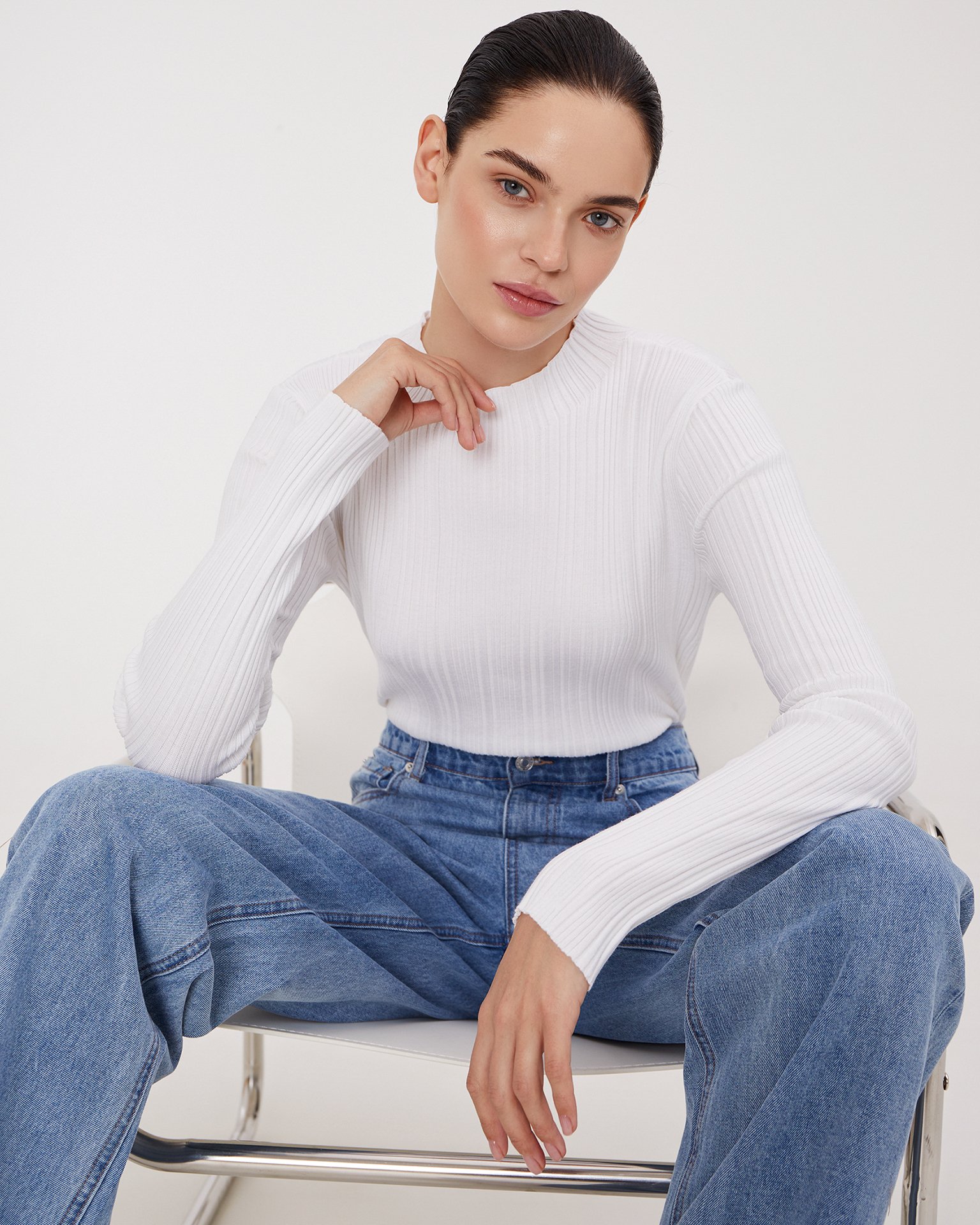 Облегающий джемпер в белом цвете 2