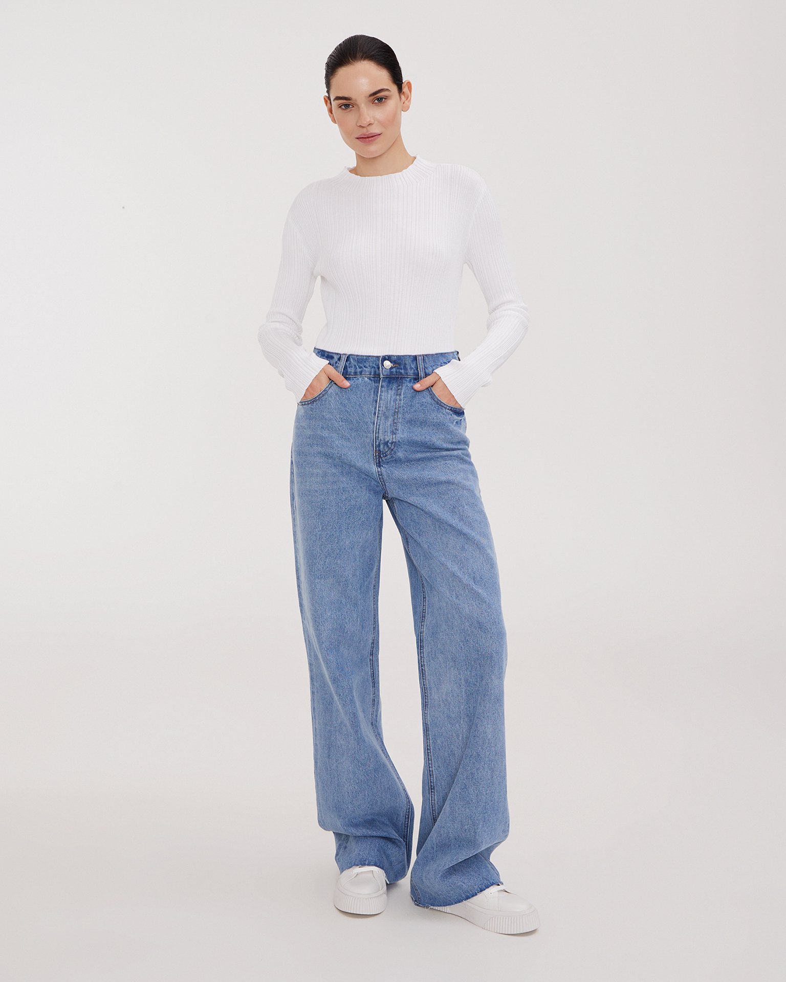 Облегающий джемпер в белом цвете 3