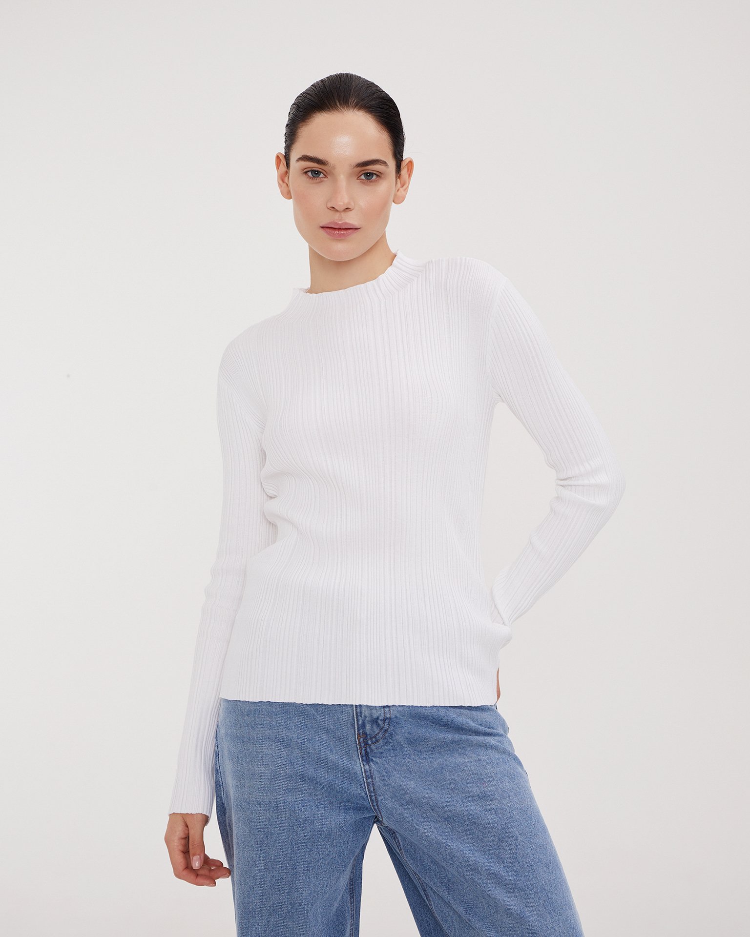 Облегающий джемпер в белом цвете 5