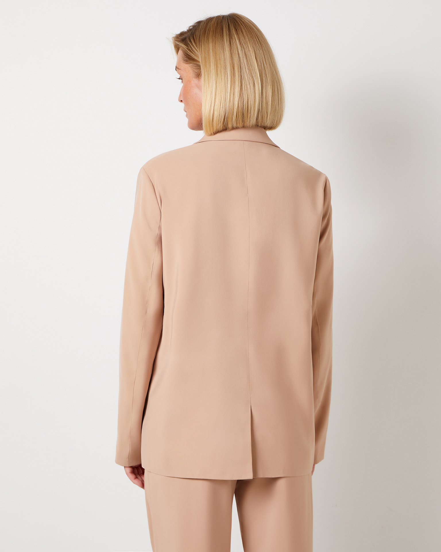 Жакет бежевого цвета 4