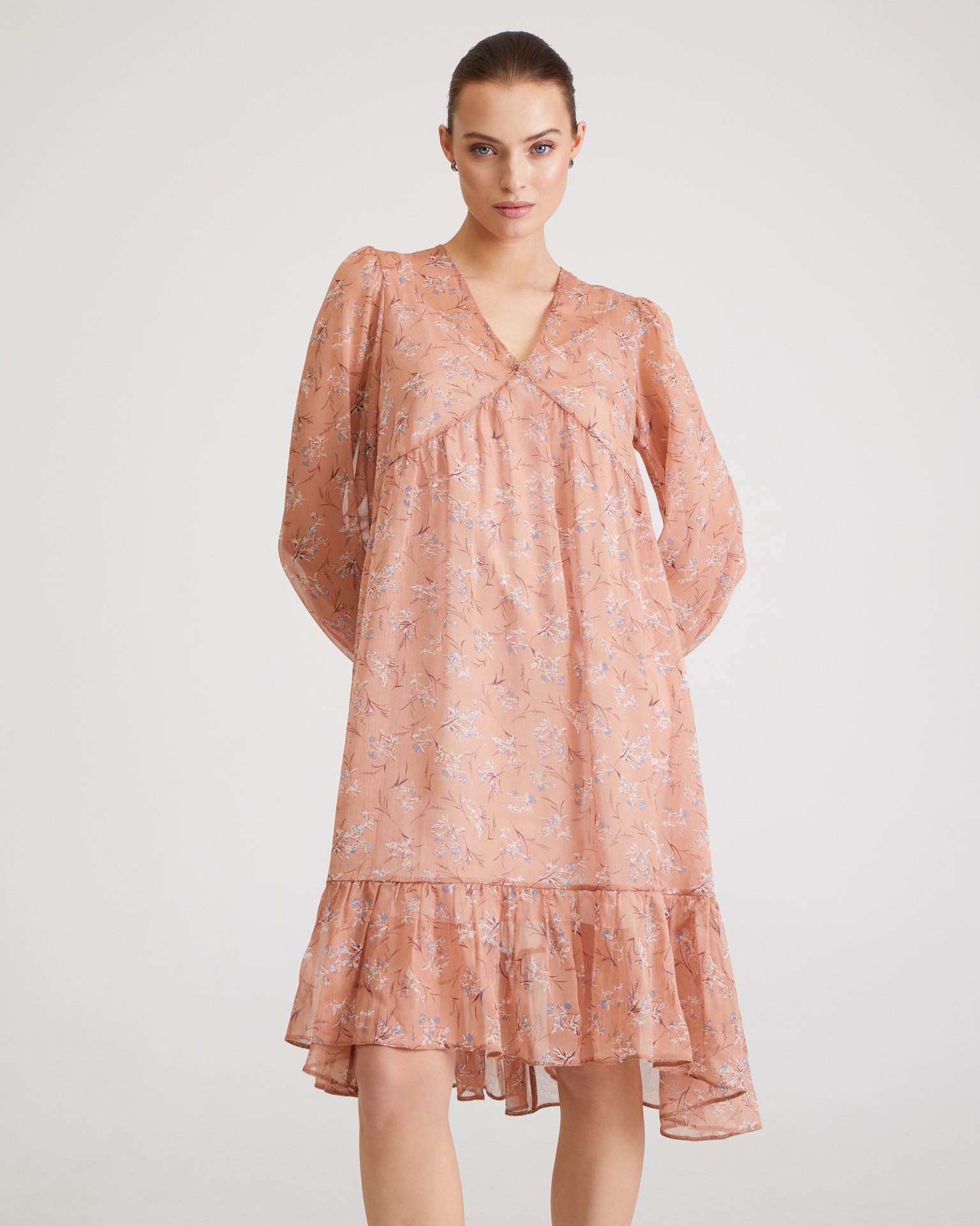 Dress with a high waist 4