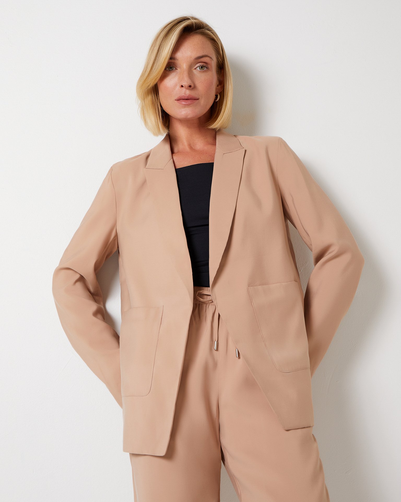 Жакет бежевого цвета 3