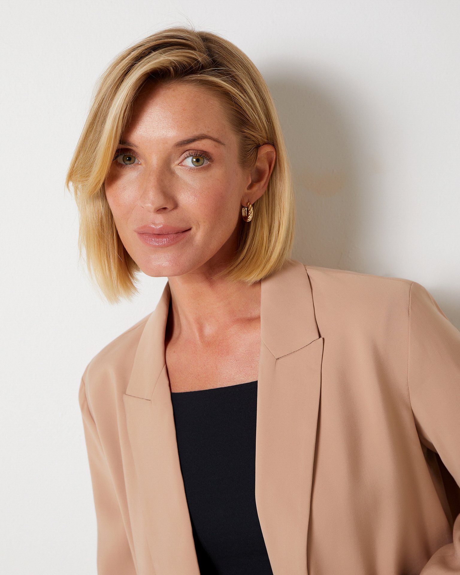 Жакет бежевого цвета 6