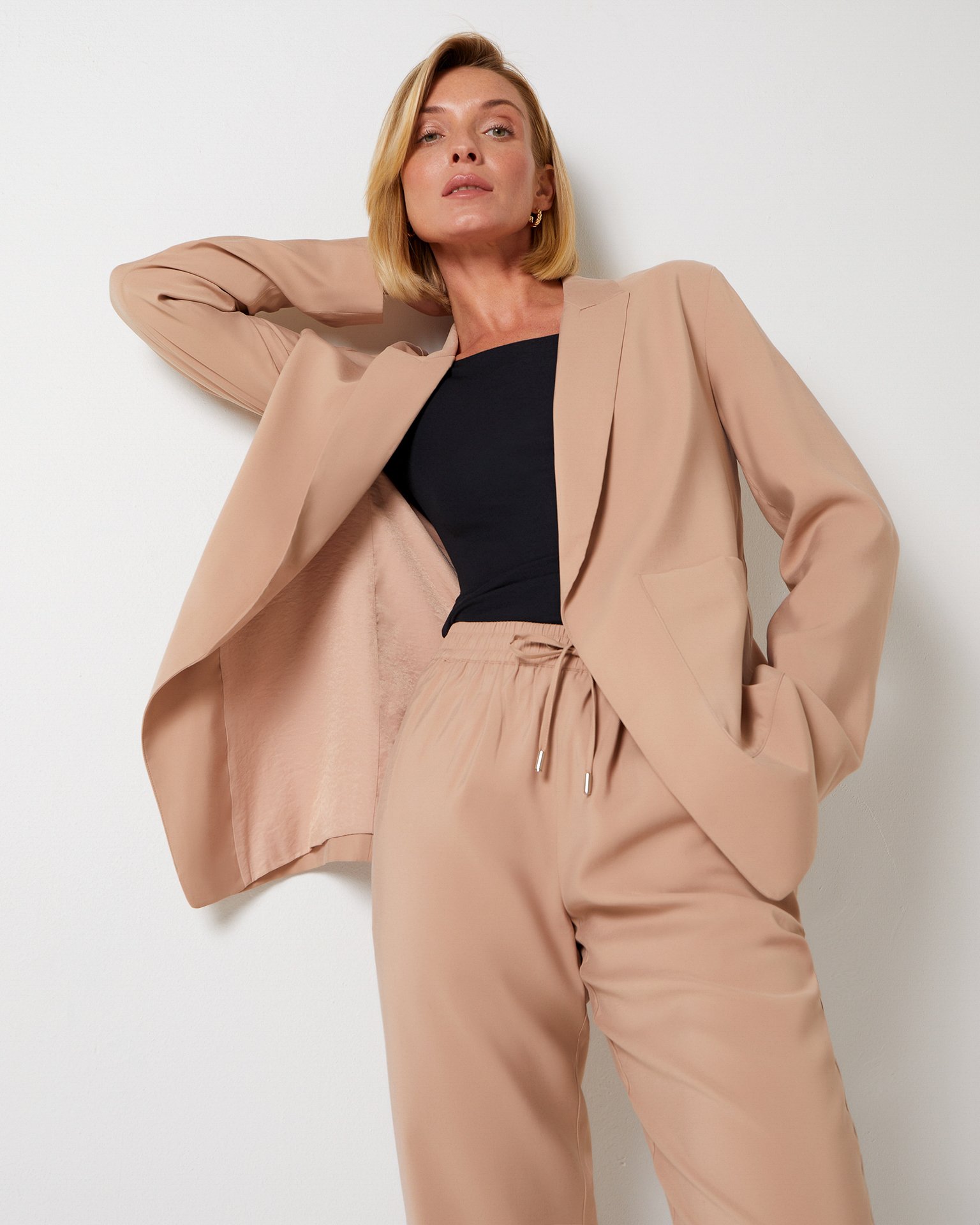 Жакет бежевого цвета 5