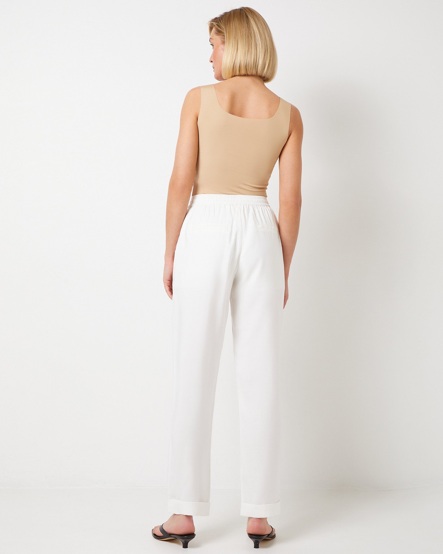 Брюки на резинке в белом цвете 3