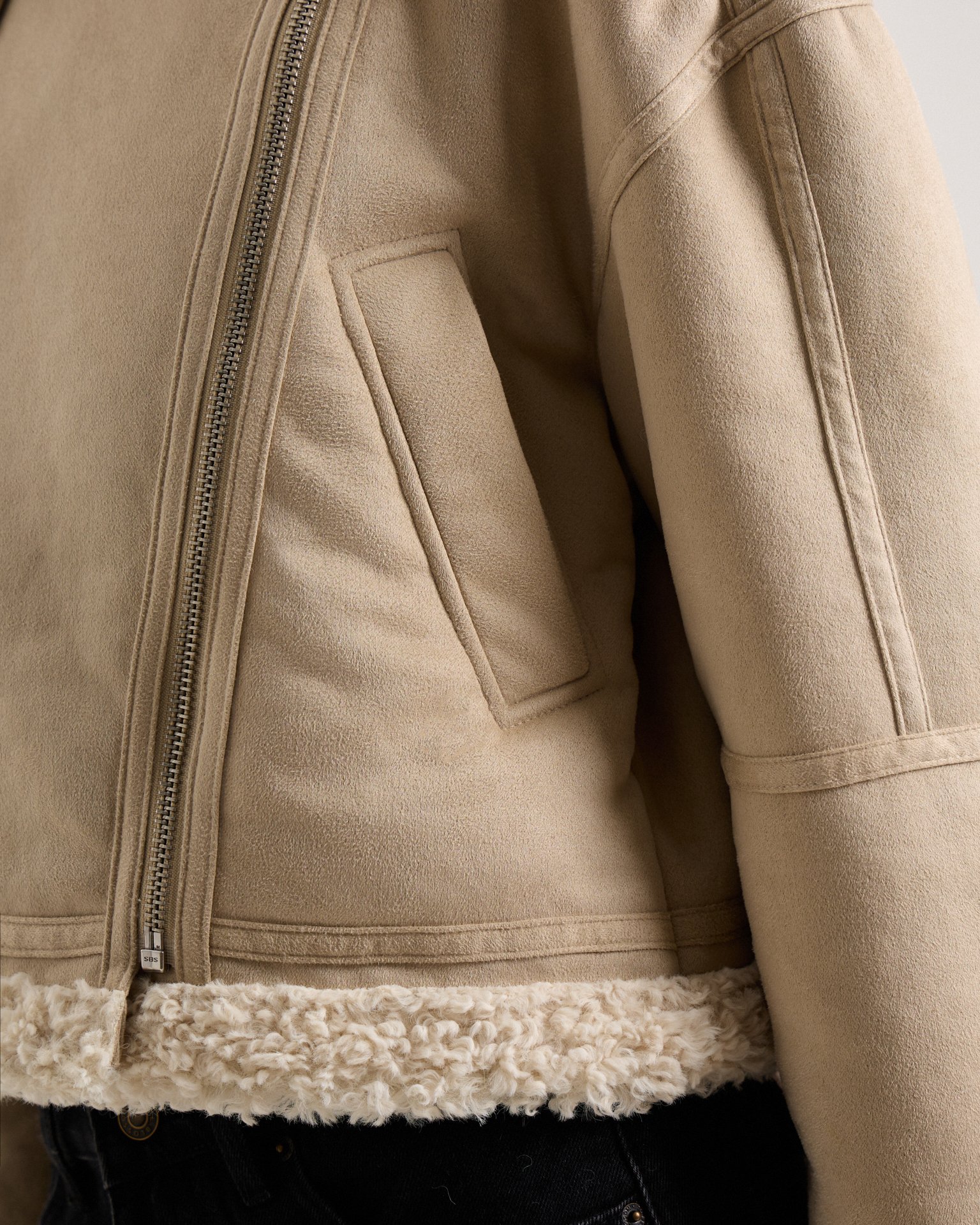 Утепленная дубленка в бежевом цвете 16