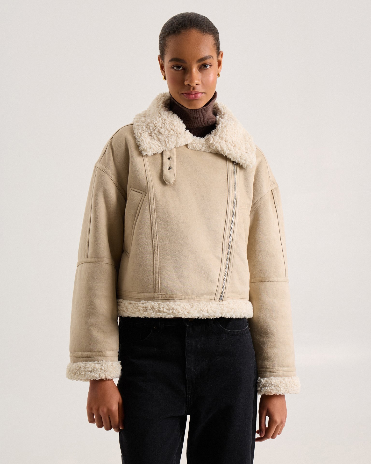 Утепленная дубленка в бежевом цвете 9