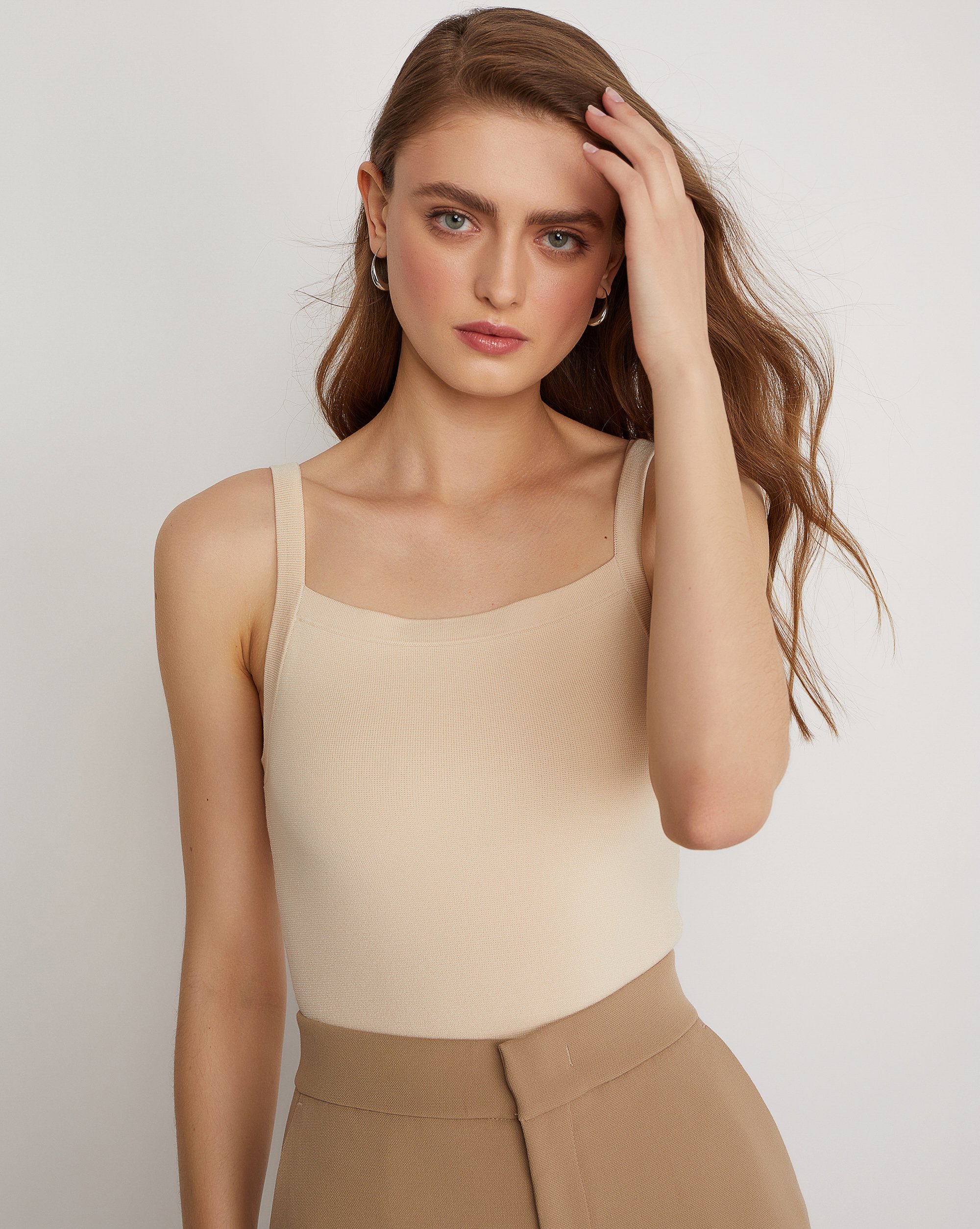 Боди на бретелях в бежевом цвете 6