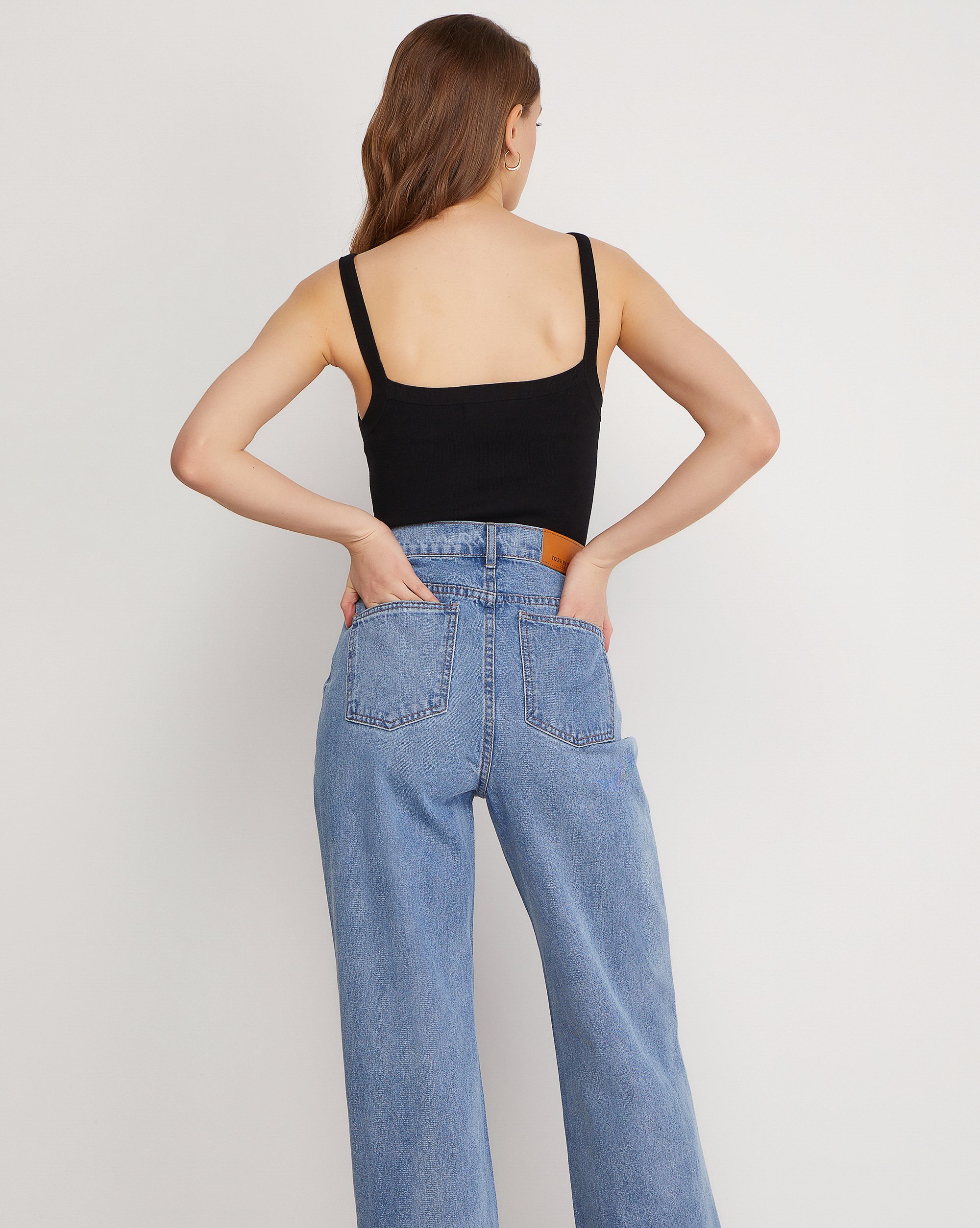 Боди на бретелях в черном цвете 3