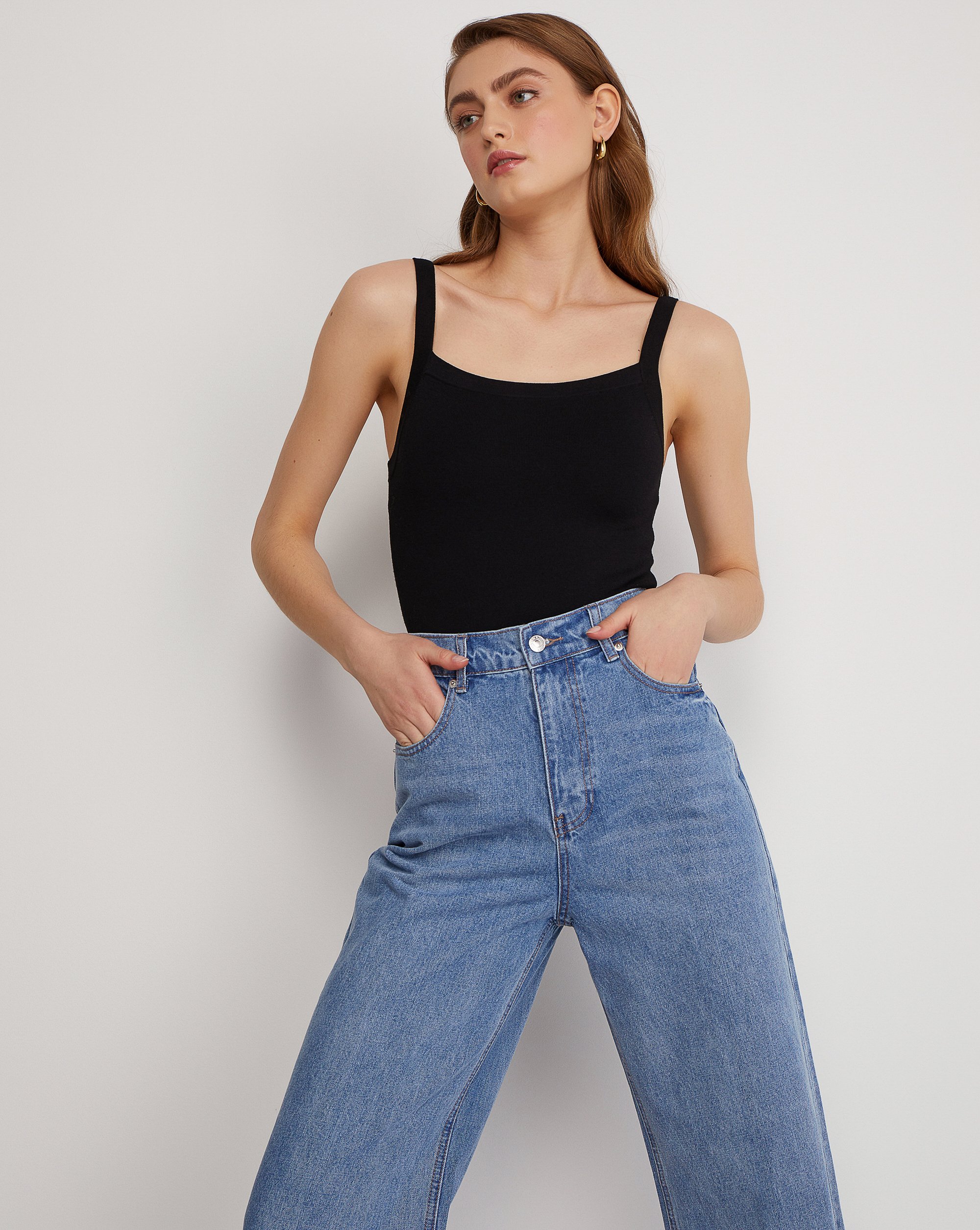 Боди на бретелях в черном цвете 4