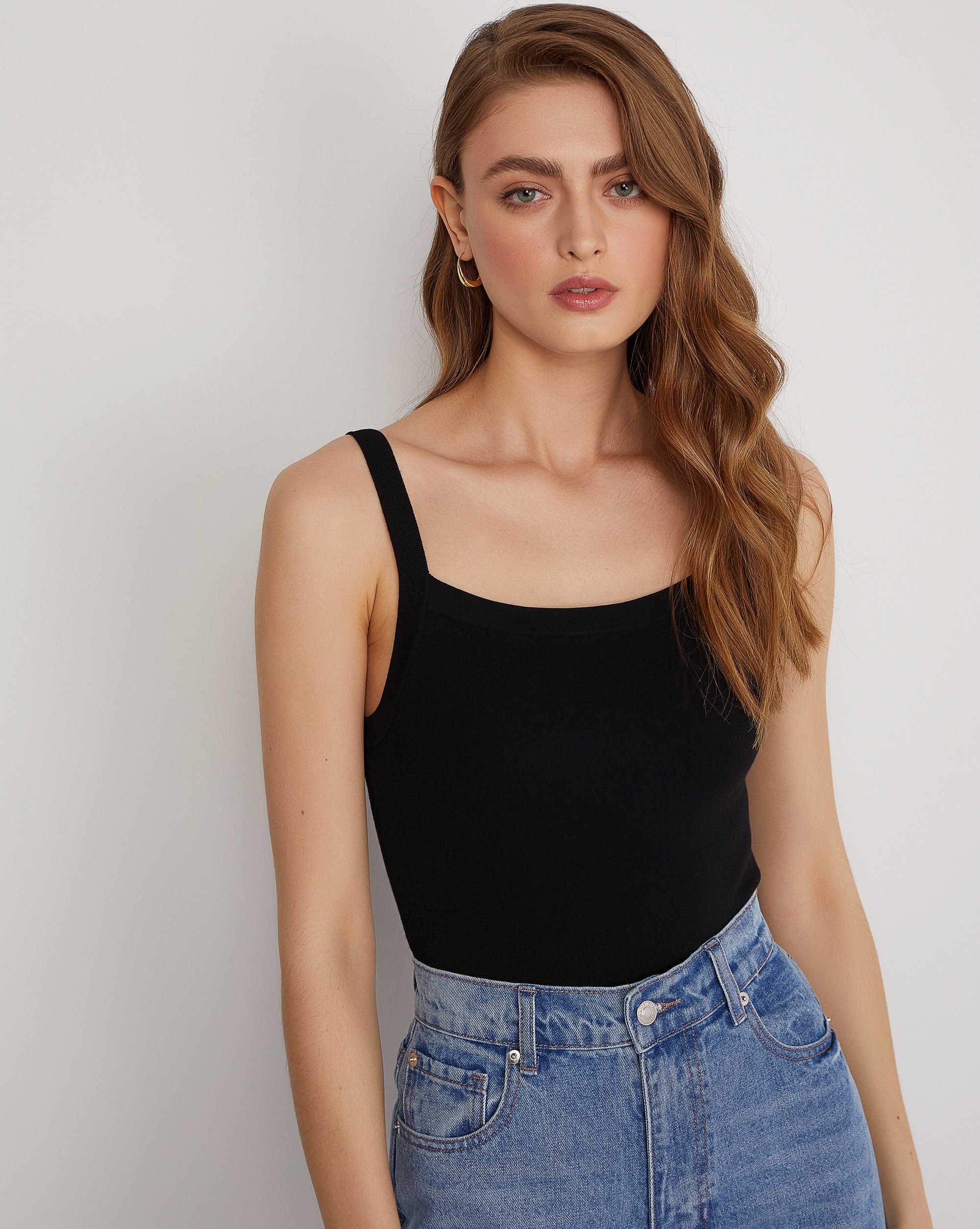 Боди на бретелях в черном цвете 5