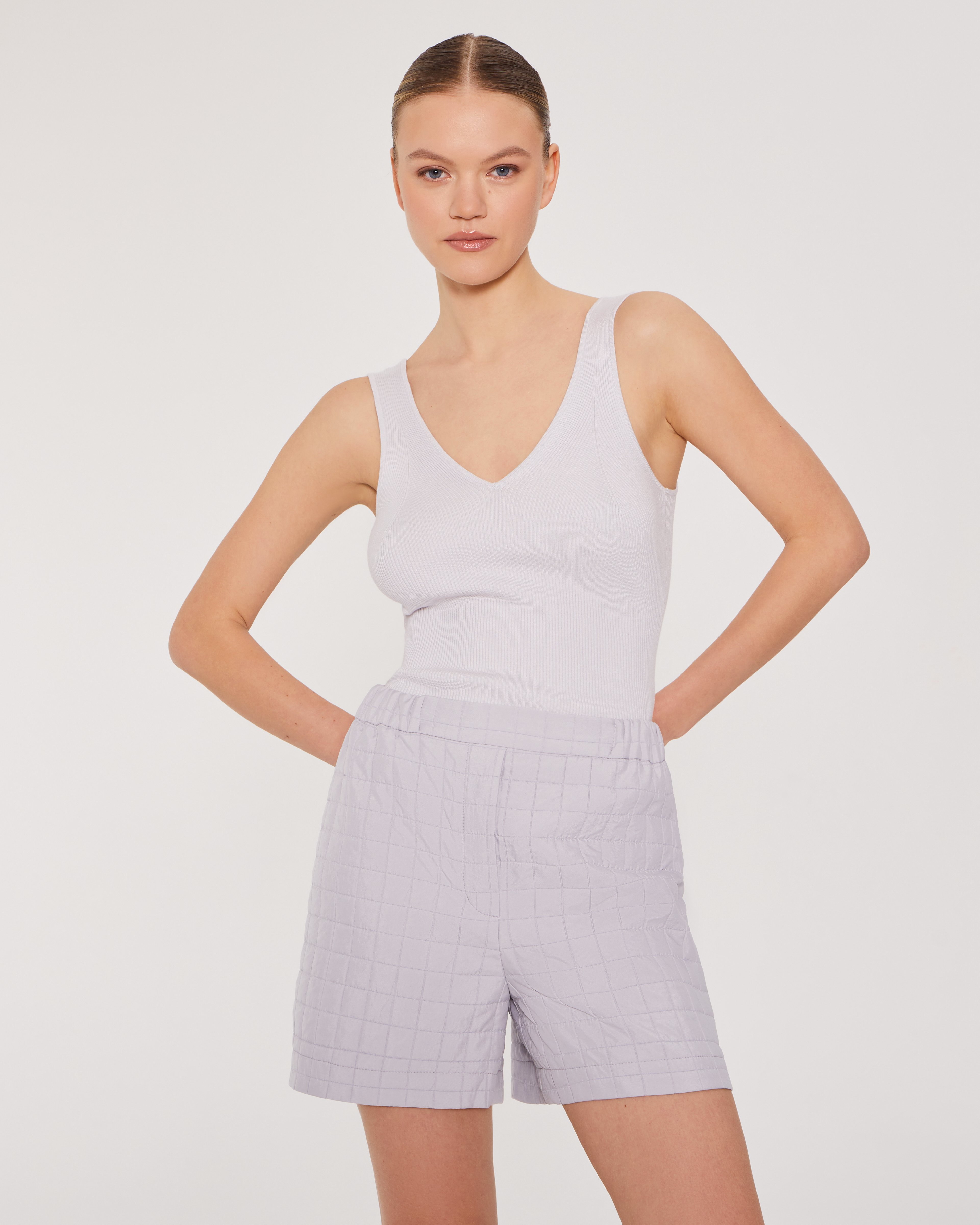 Топ с v-образным вырезом 2