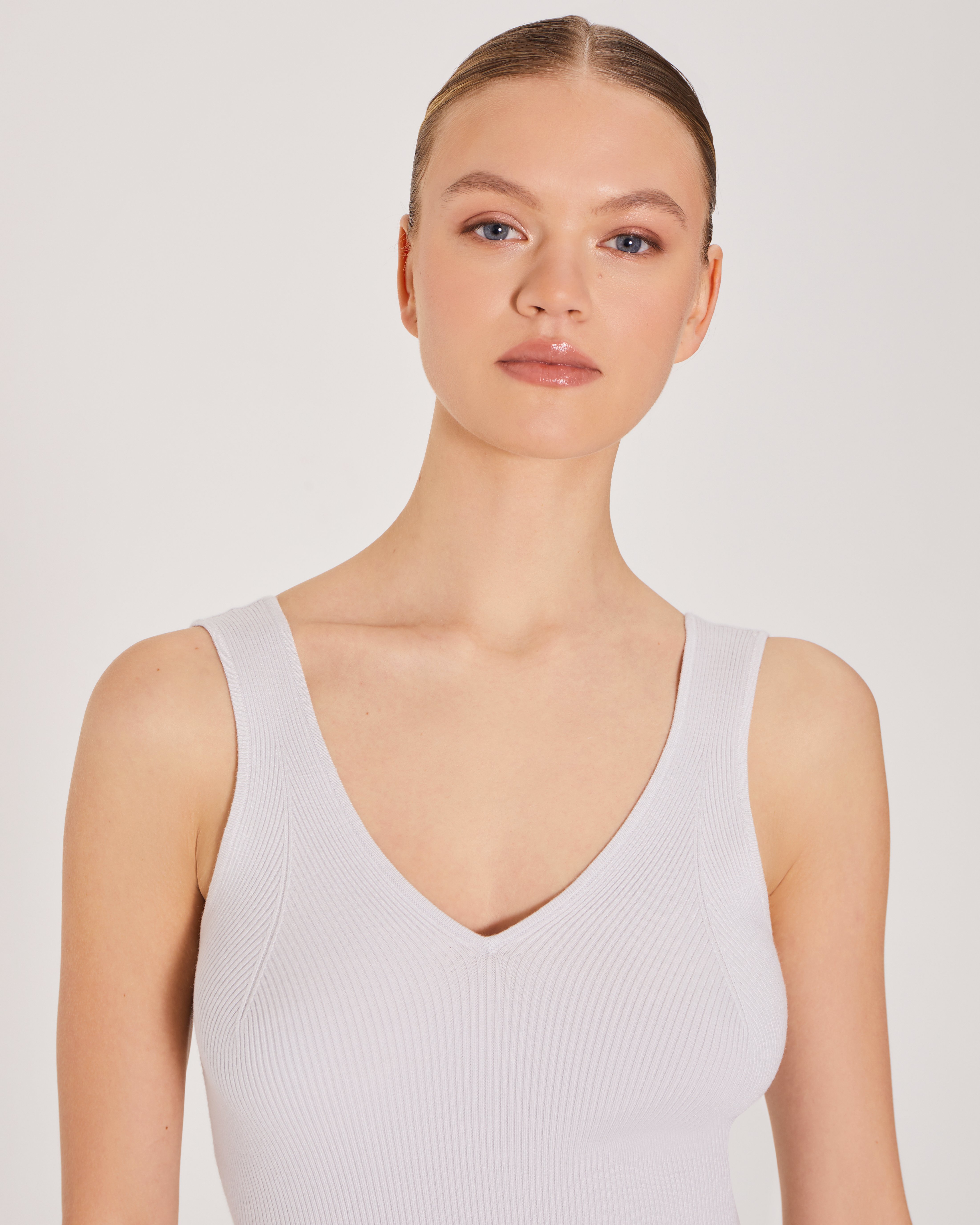 Топ с v-образным вырезом 3