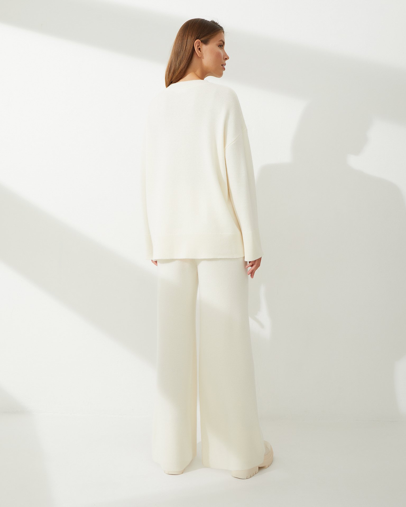 Wide-leg milk-coloured cashmere trousers 3