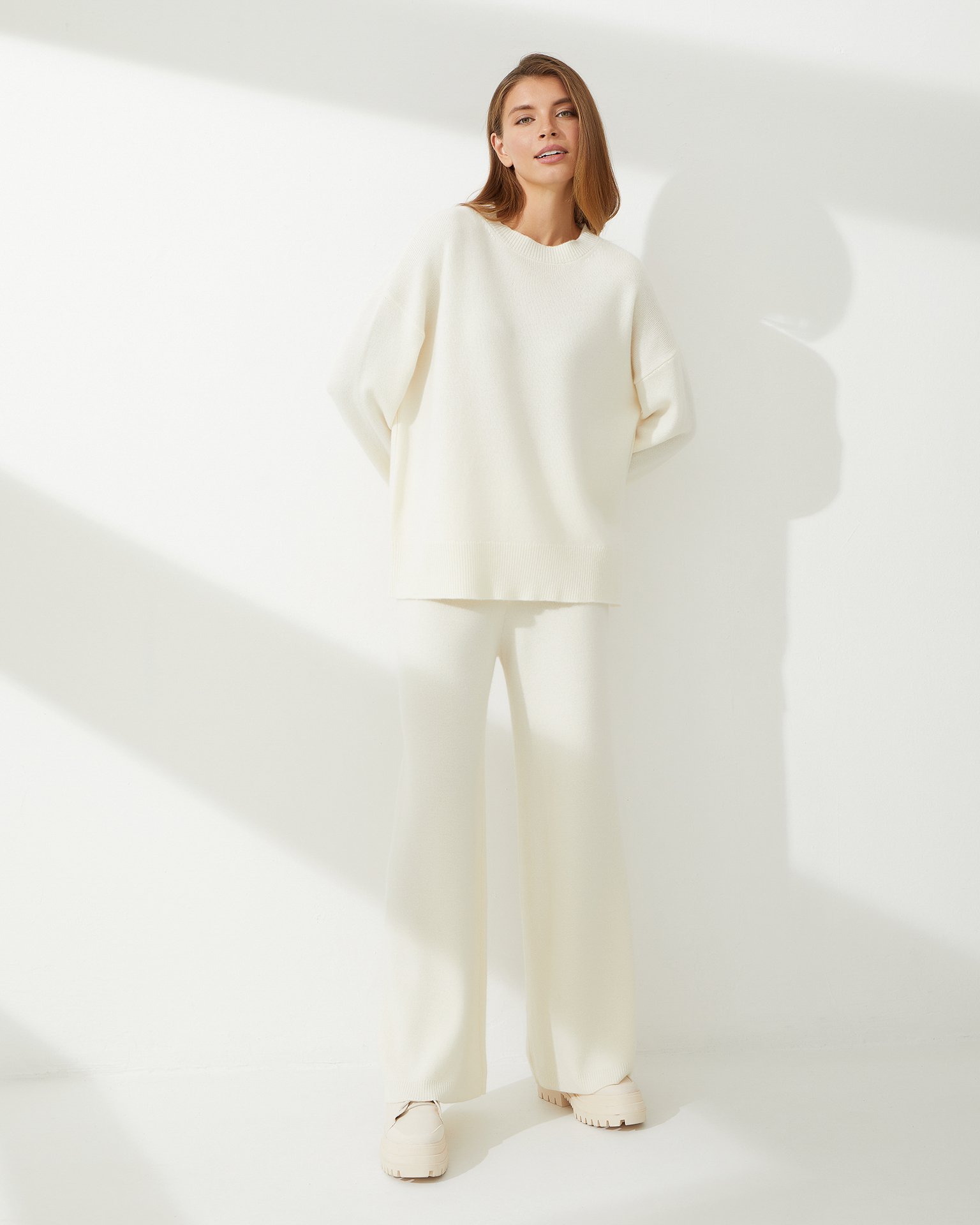 Wide-leg milk-coloured cashmere trousers 4