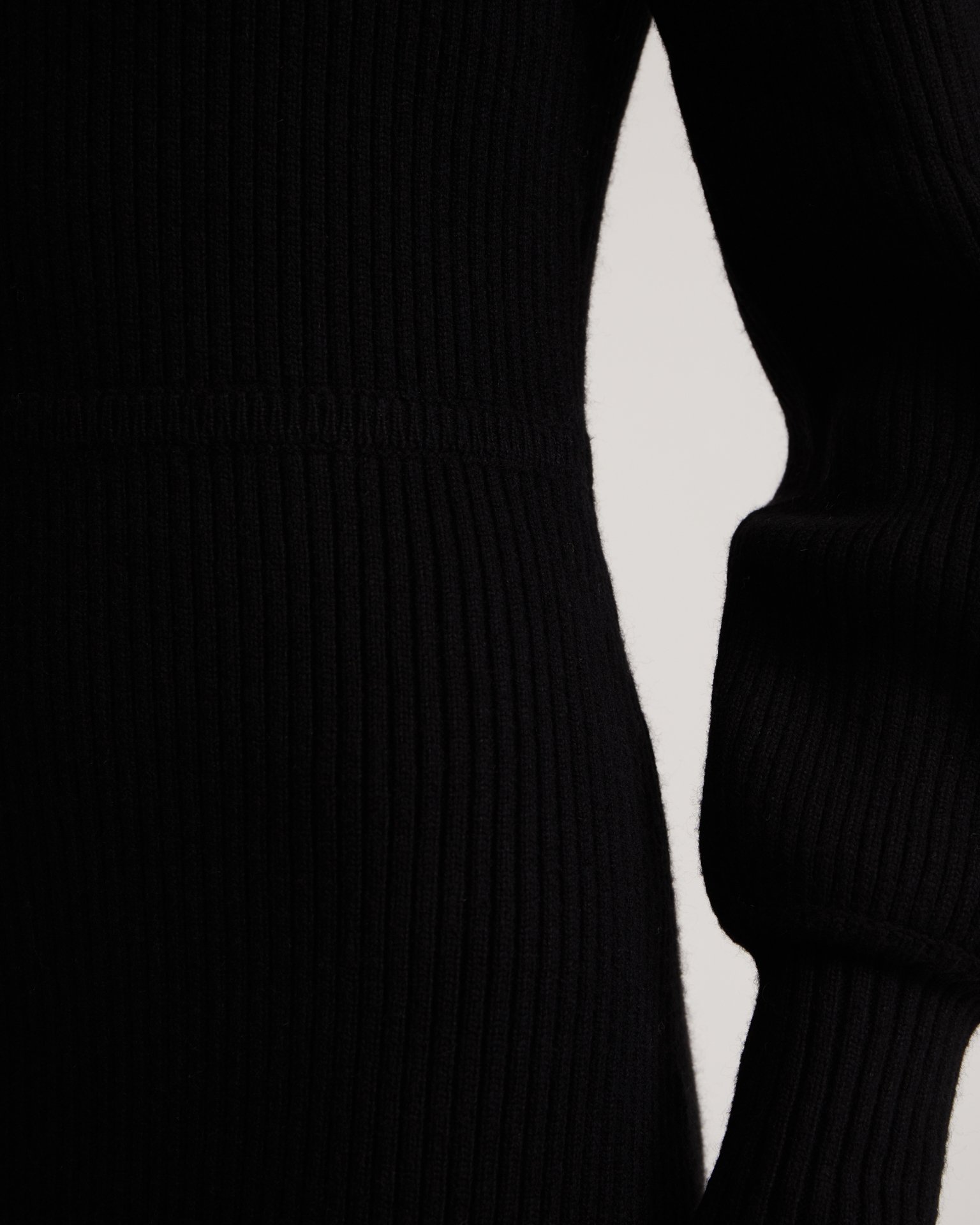 Платье с объемными рукавами 11