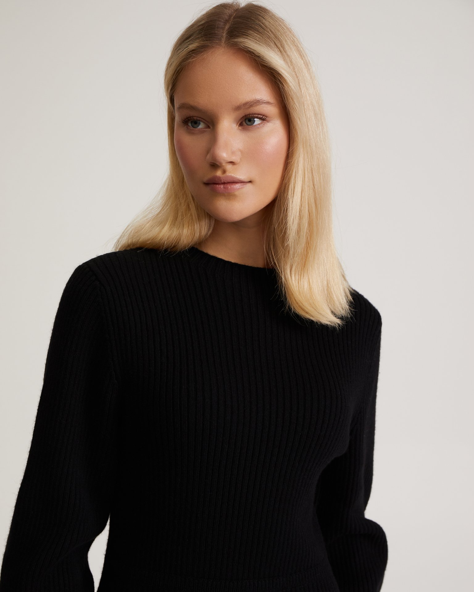 Платье с объемными рукавами 8