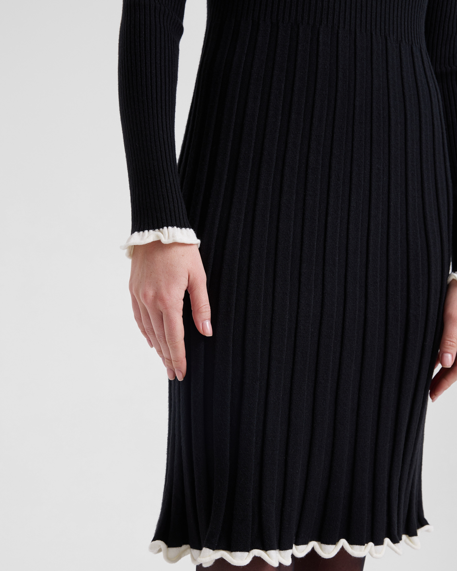 Платье с удлиненным рукавом 7