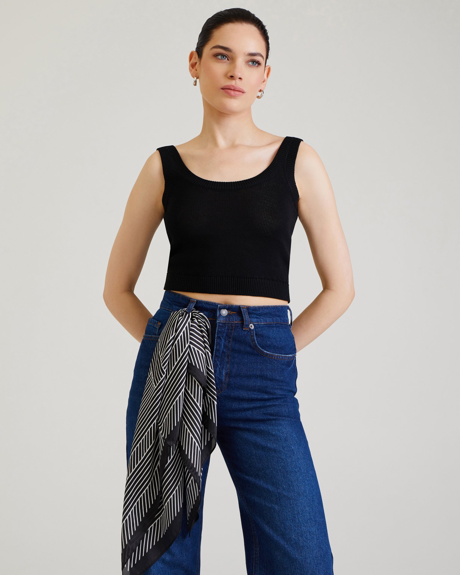 Темно-синие джинсы 5