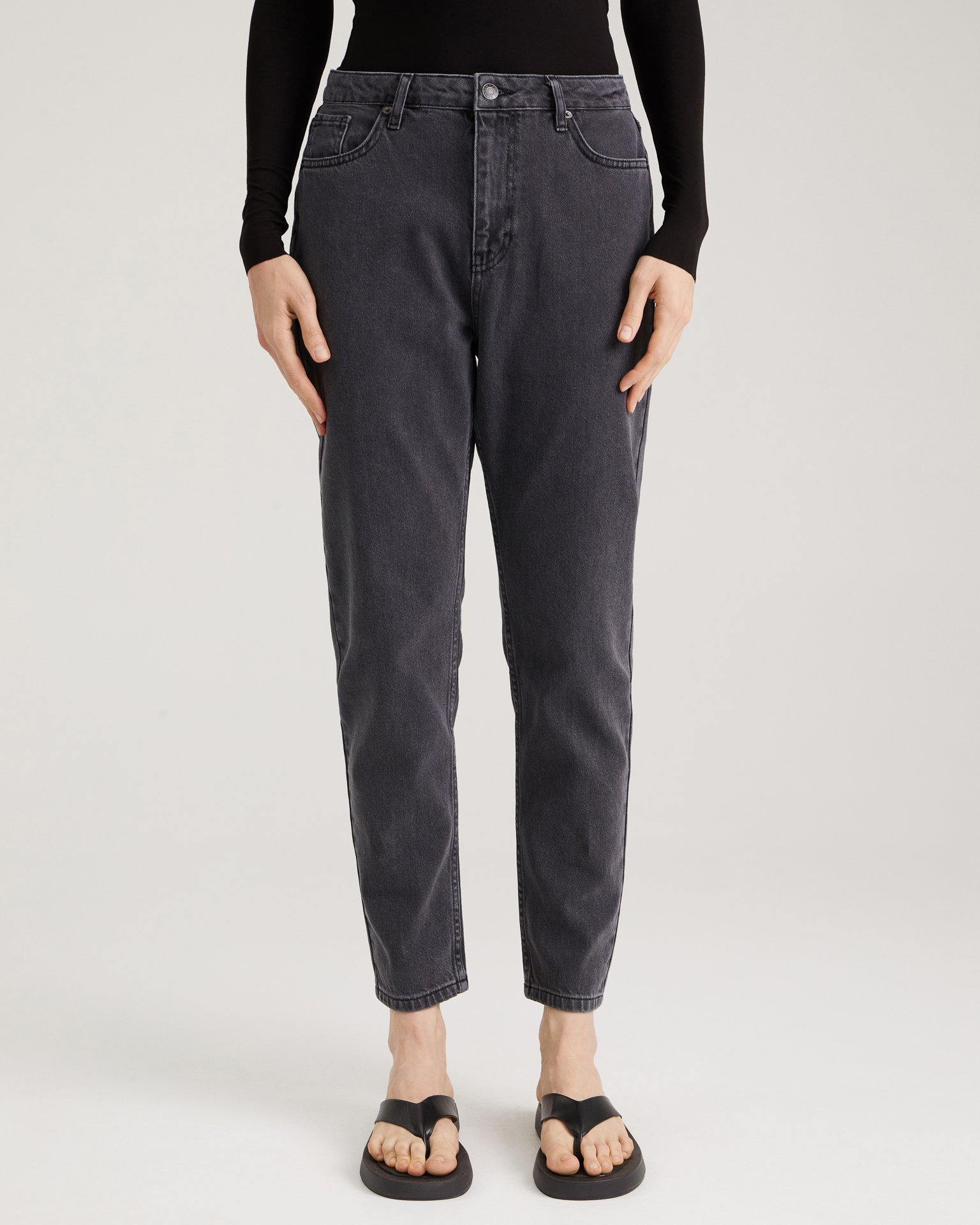 Светло-серые джинсы mom 5