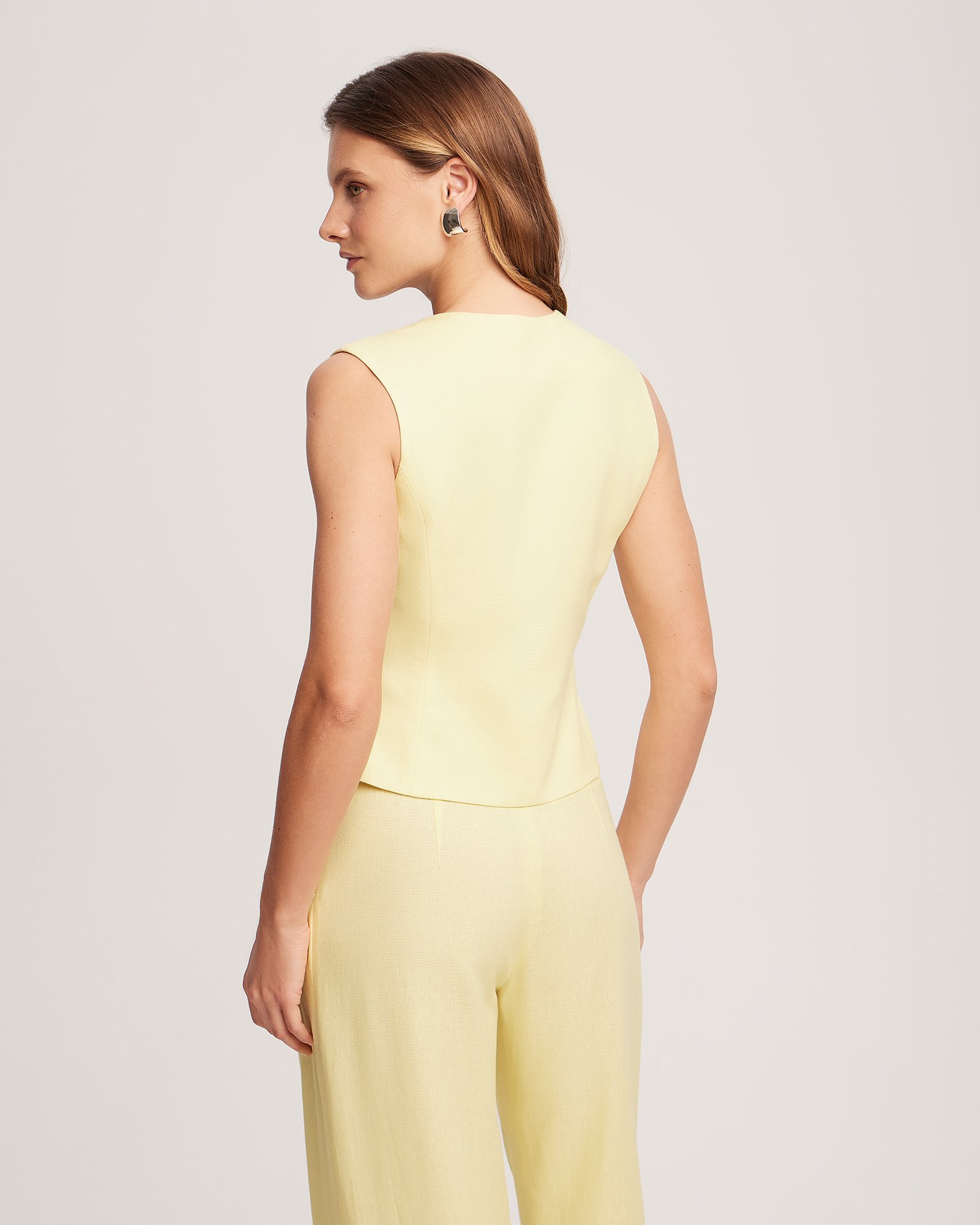 Жилет желтого цвета 3