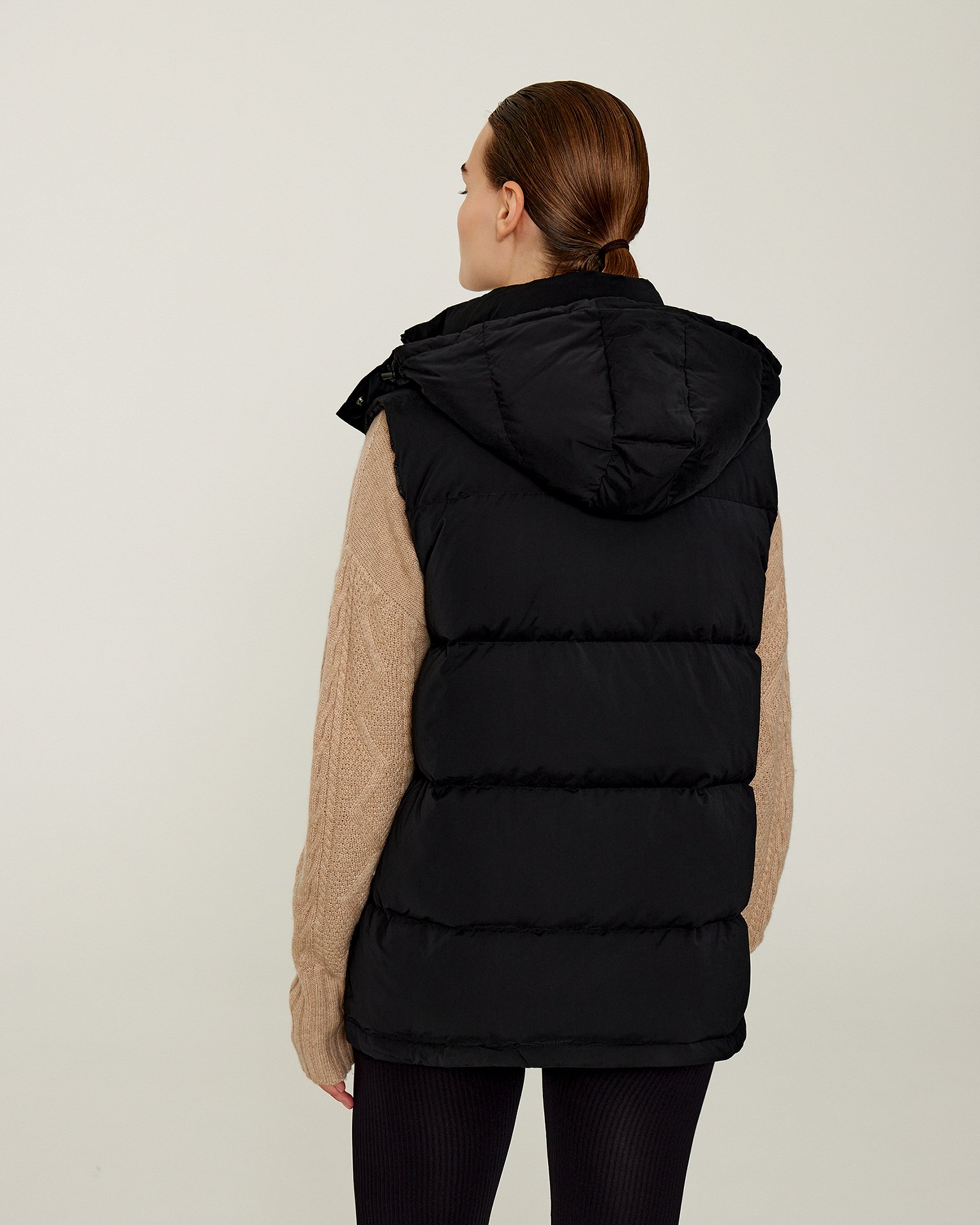 Жилет черного цвета 3