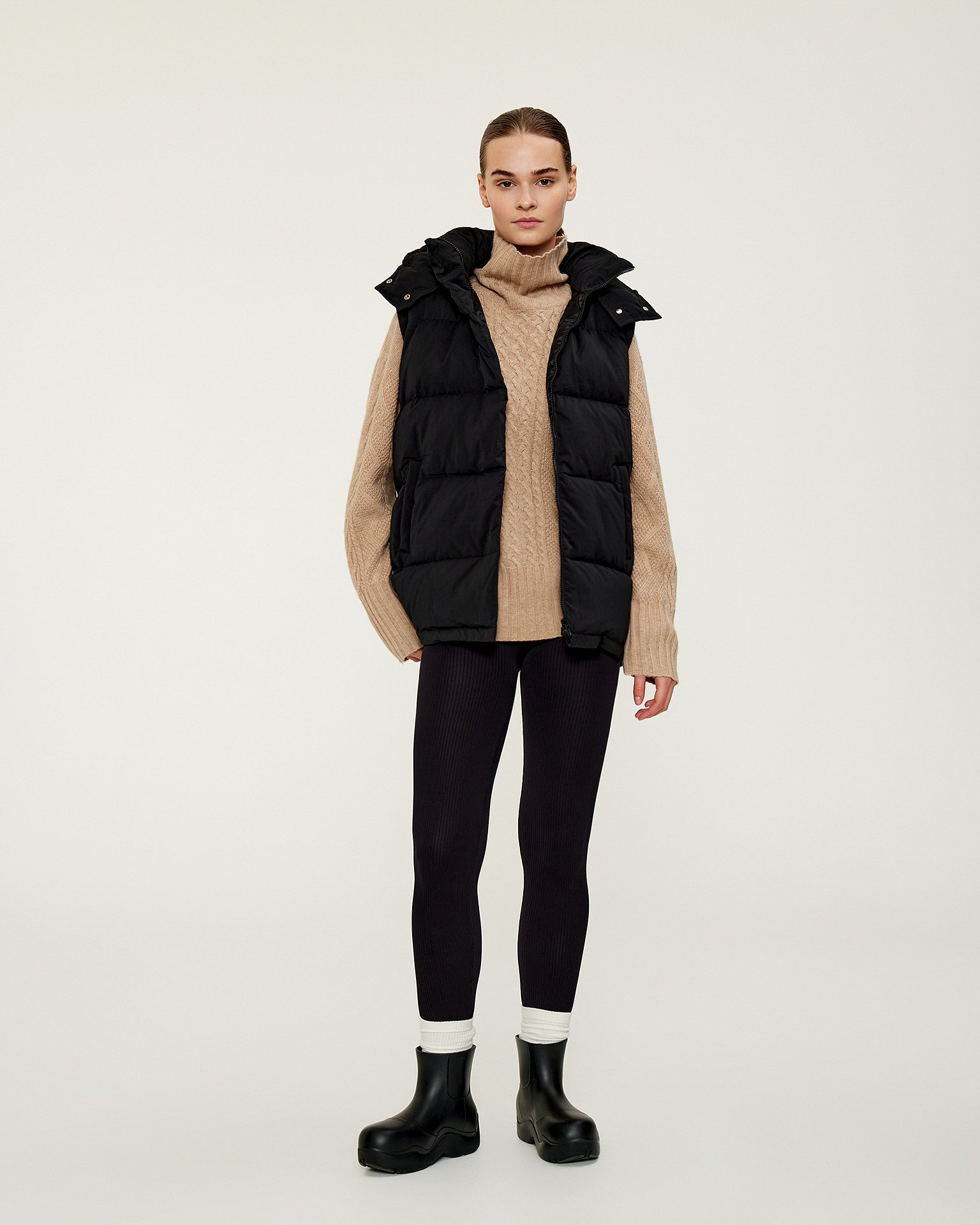 Жилет черного цвета 4