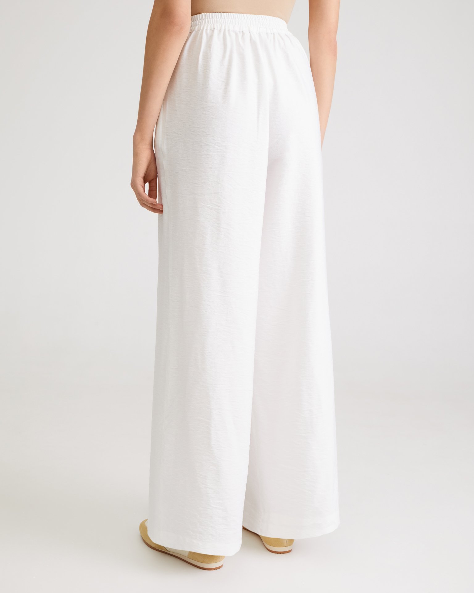 Белые брюки на резинке 3