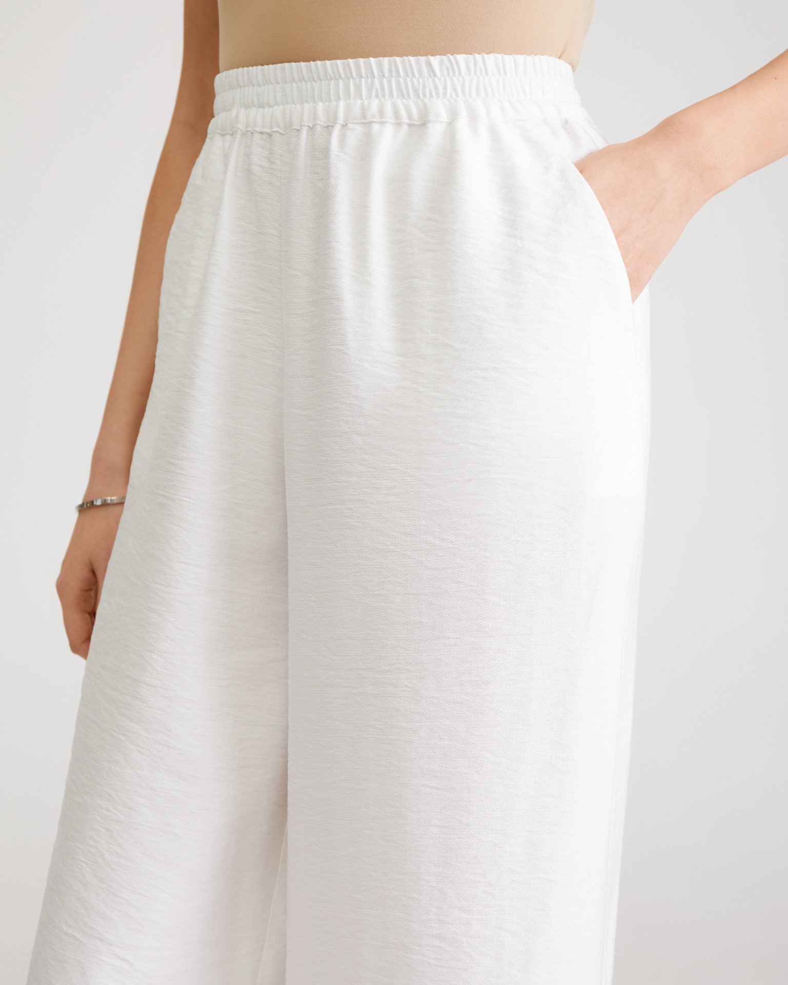 Белые брюки на резинке 5