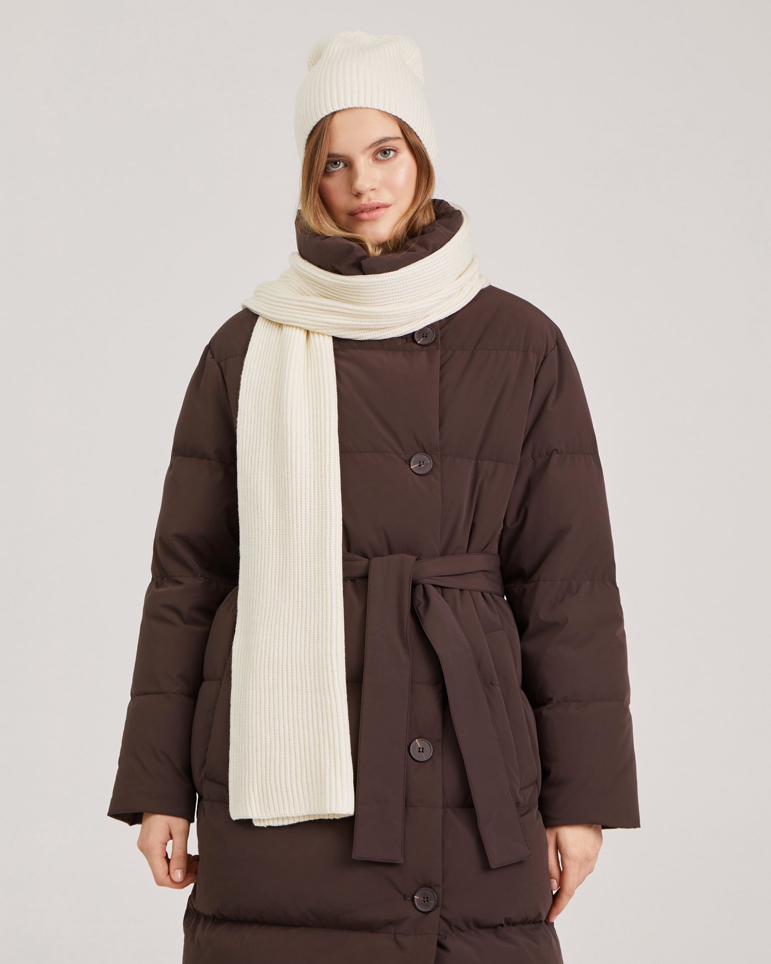 Шапка молочного цвета 2